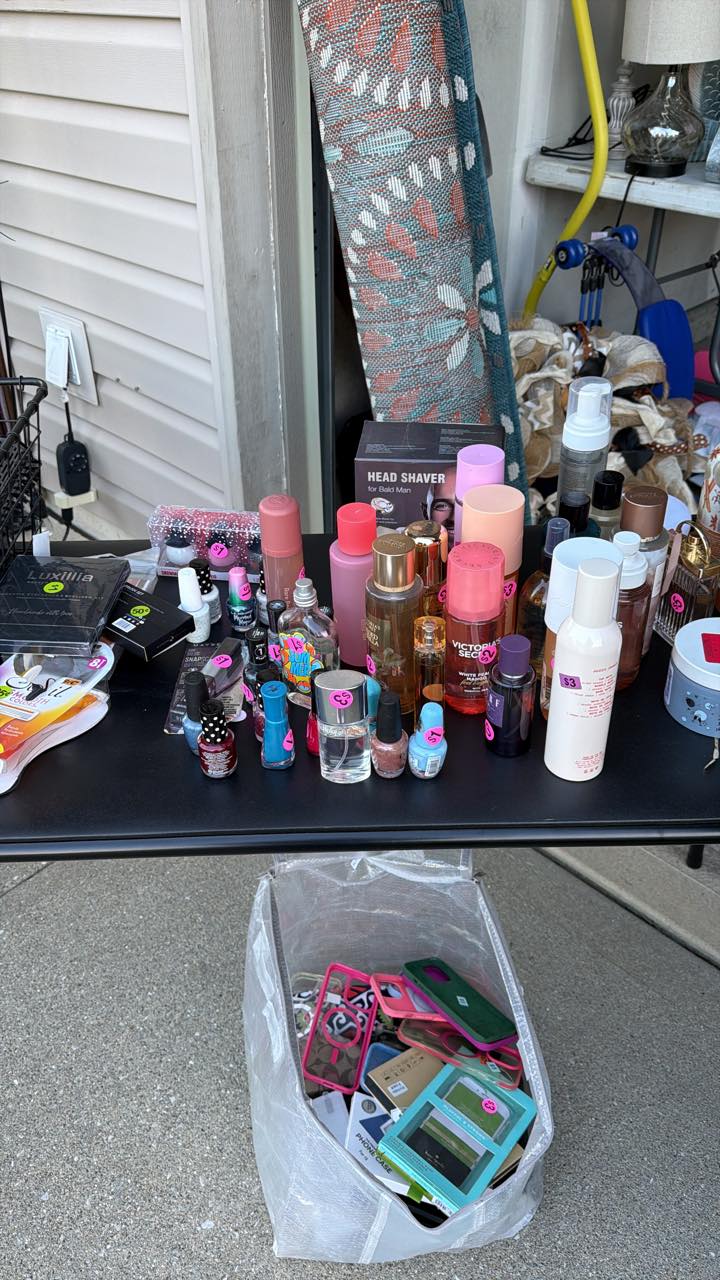 Garage sale Indianapolis, IN Decatur Township with brand clothing