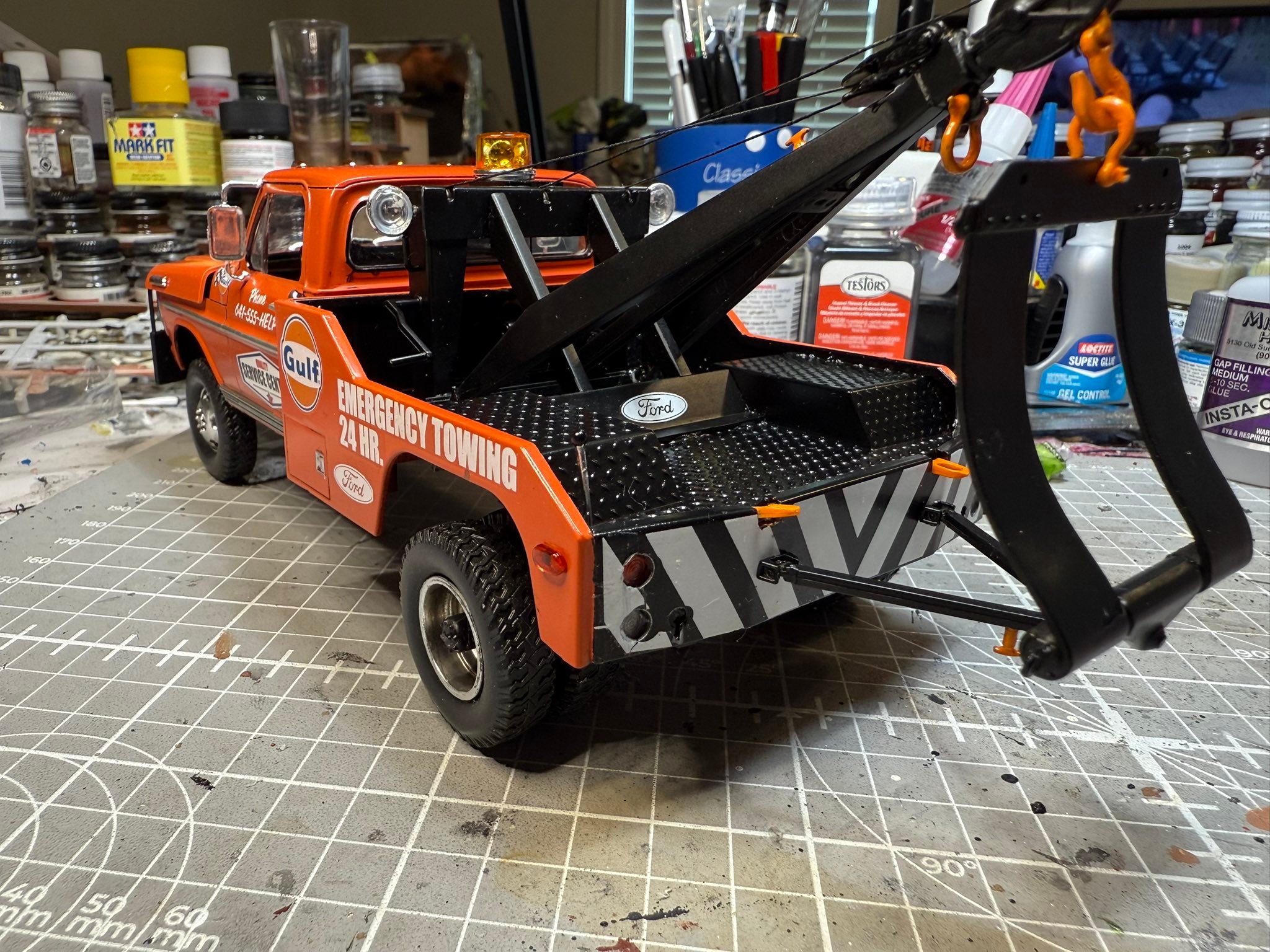 Moebius 1972 Ford F-350 Wrecker 4x4 High Side