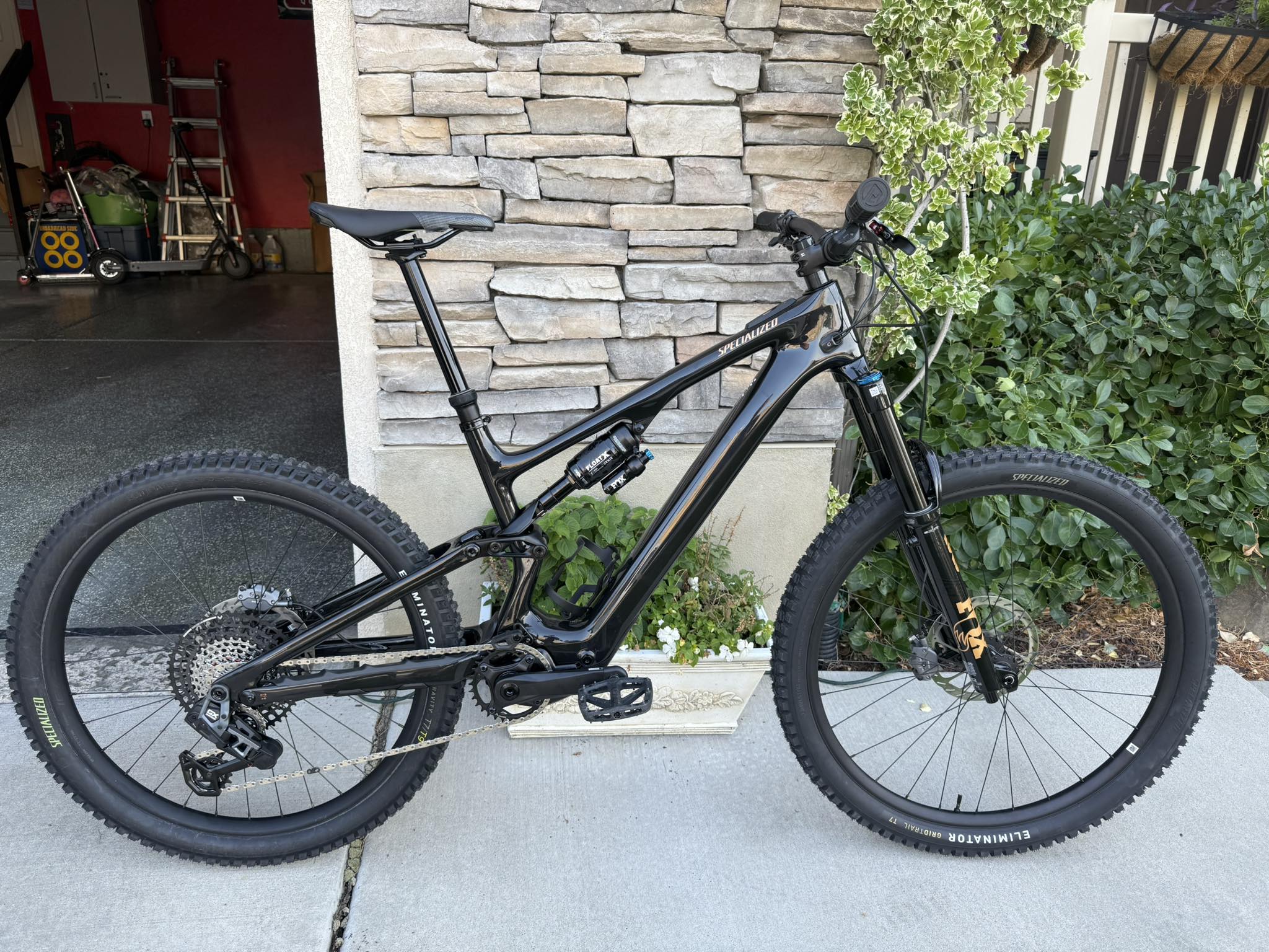 Upgrading my Levo SL Expert with Era carbon bar and Eliminator tire