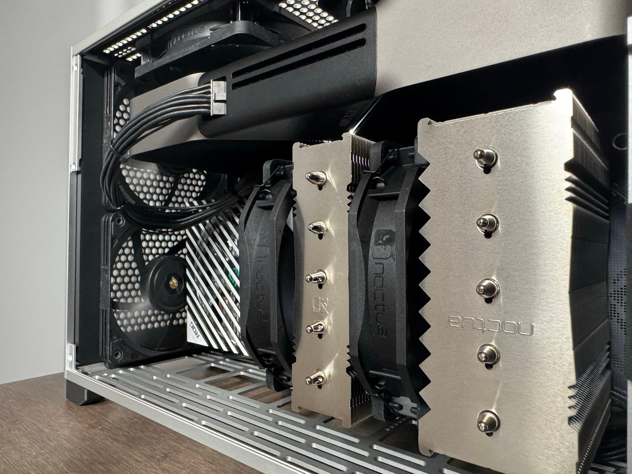 PC Builder and Setups Community | M.NCASE M2 is build is Silver and ...