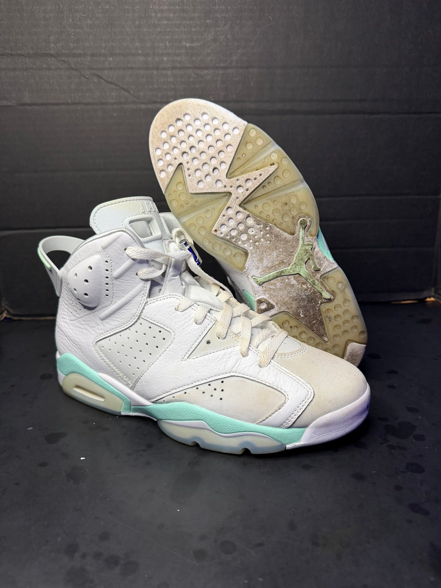 Close-up with the “Mint Foam” Air Jordan 6 WMNS. ?