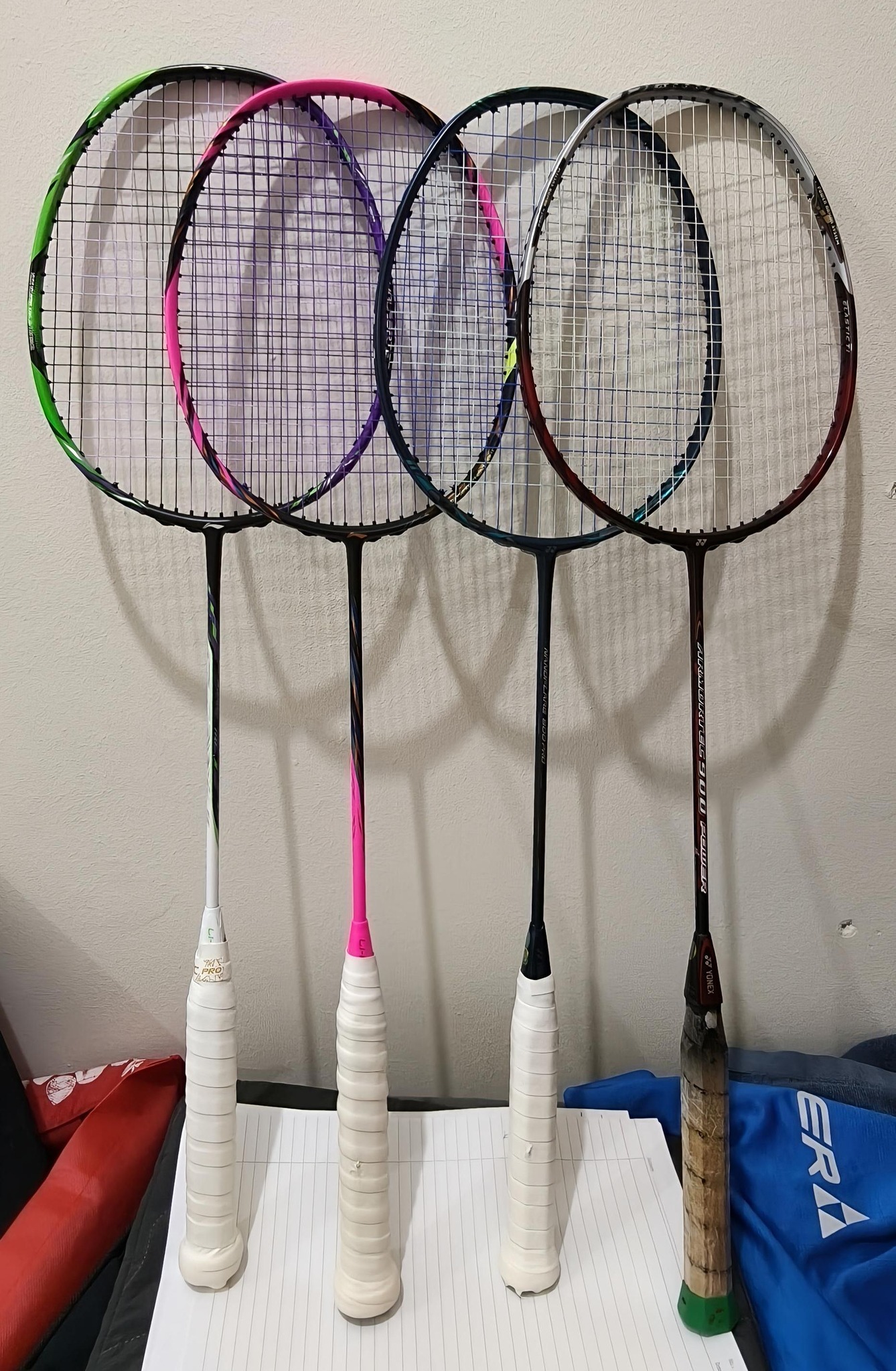 Yonex Nanoflare 800 3UG5 price: 430 nego condition: 7/10 (few 