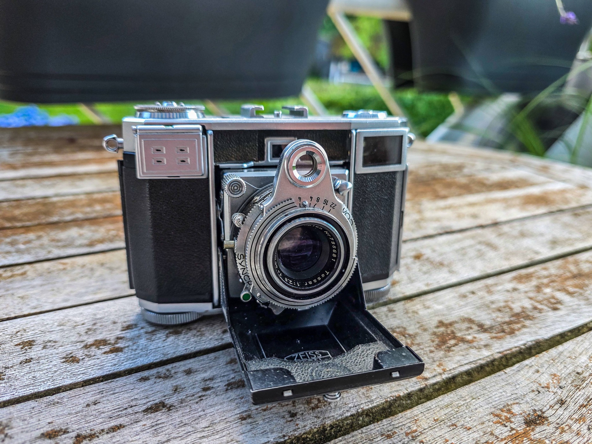 Test shots with 1953 Zeiss Ikon Contessa 35 camera