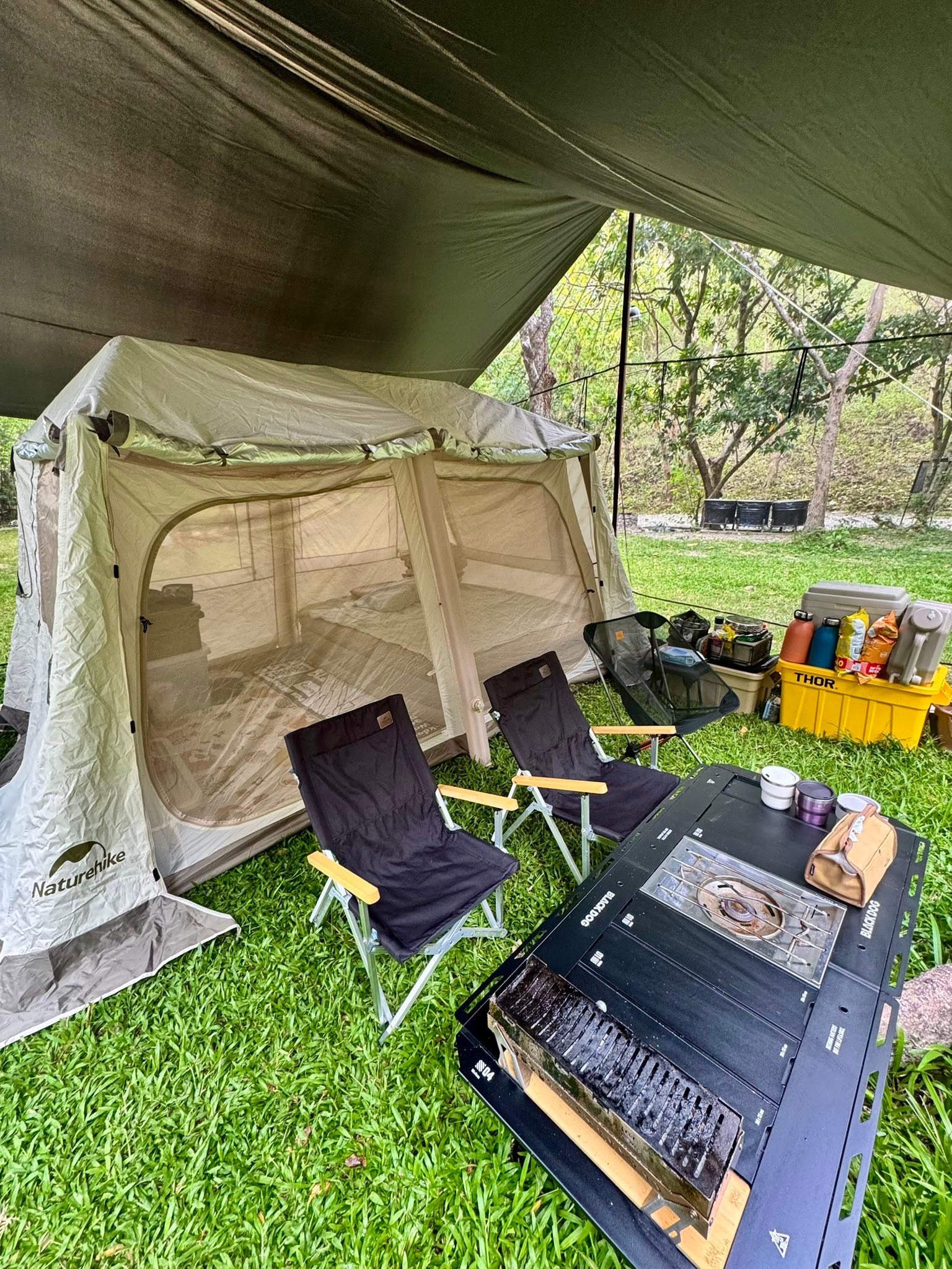 COLEMAN 3 POLE SCREEN TARP UV PRO COMPLETE SET. Price ₱4,800 + sf