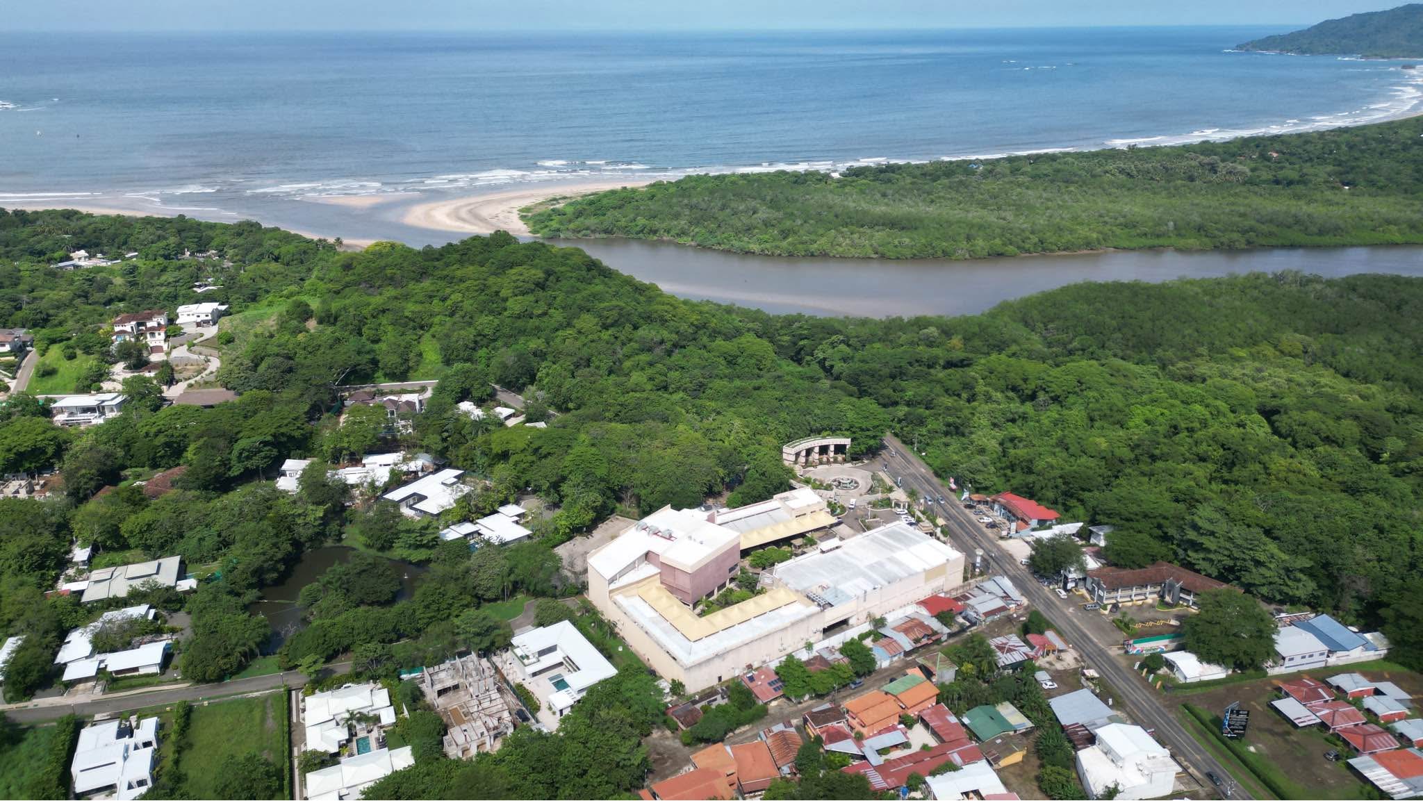 En Venta Calle Contiguo al AutoMercado Tamarindo🏝️