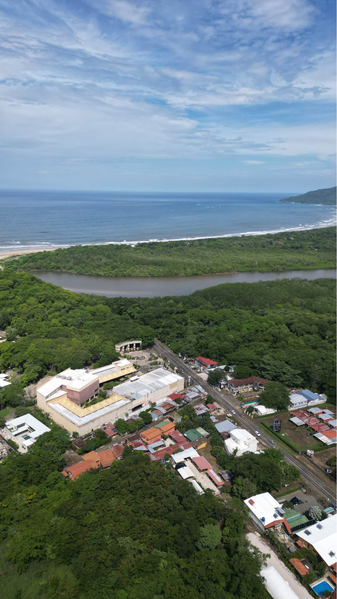 En Venta Calle Contiguo al AutoMercado Tamarindo🏝️