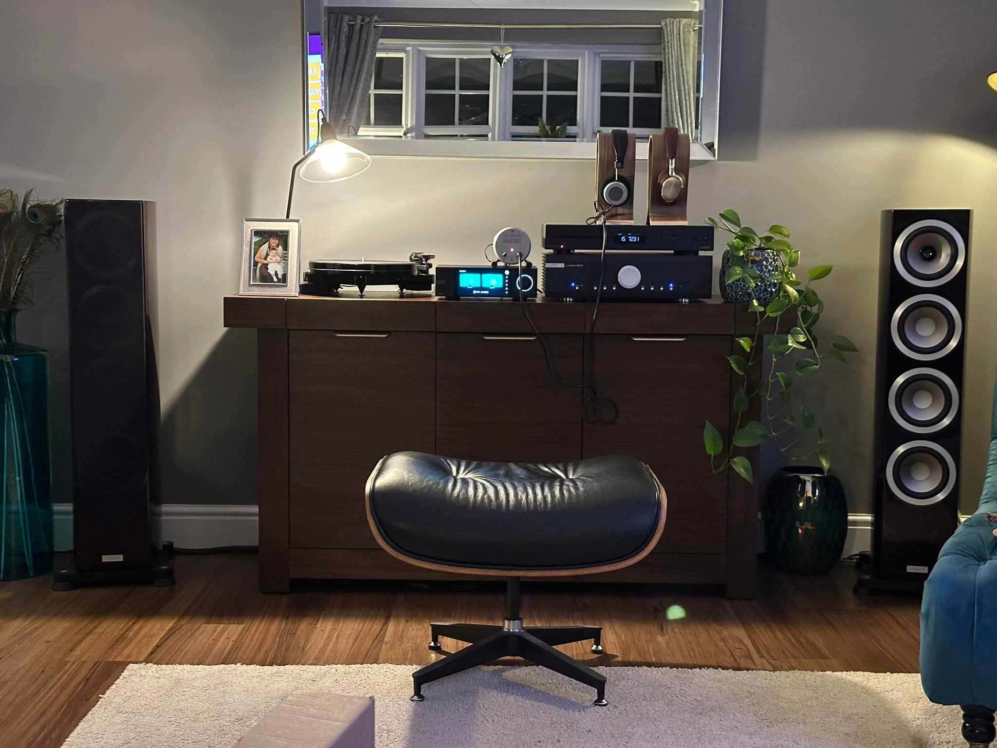 Tannoy Precision 6.4's in high-gloss blacktwo different setup.