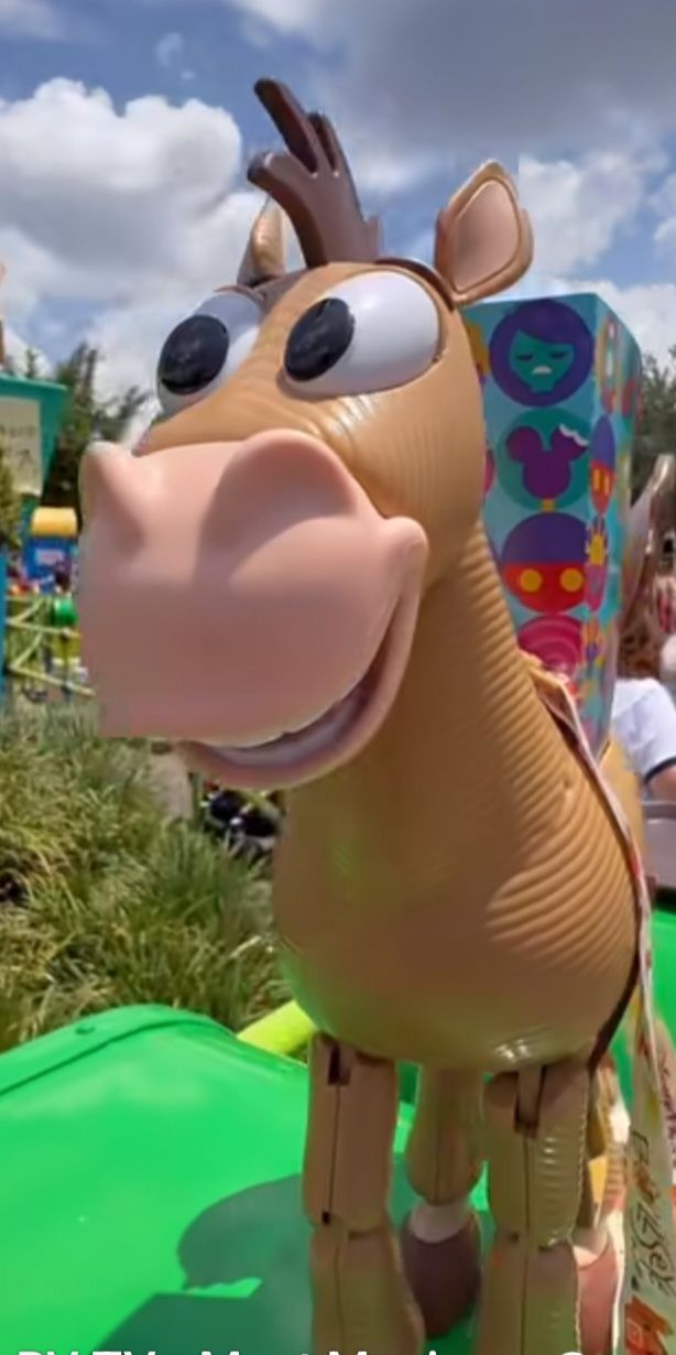 Bullseye popcorn bucket availability at Disney World parks? | Florida