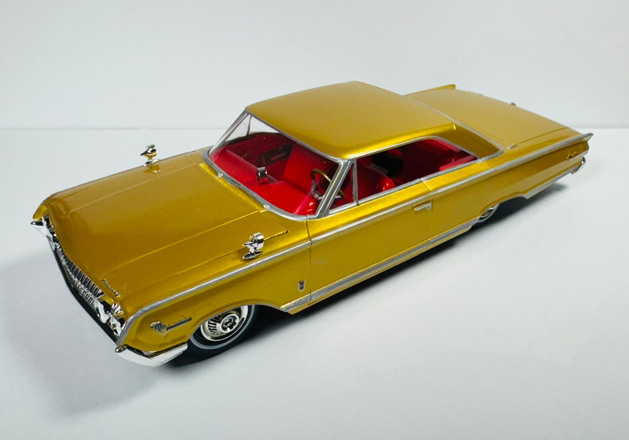 AMT – Mercury Marauder 1964 – Maquette 1/25 – Plus De 170 Pièces, 21,6 Cm – Kit 3 En 1 – Personnalisation – Peinture Et Ciment Requis – Dès 10 Ans