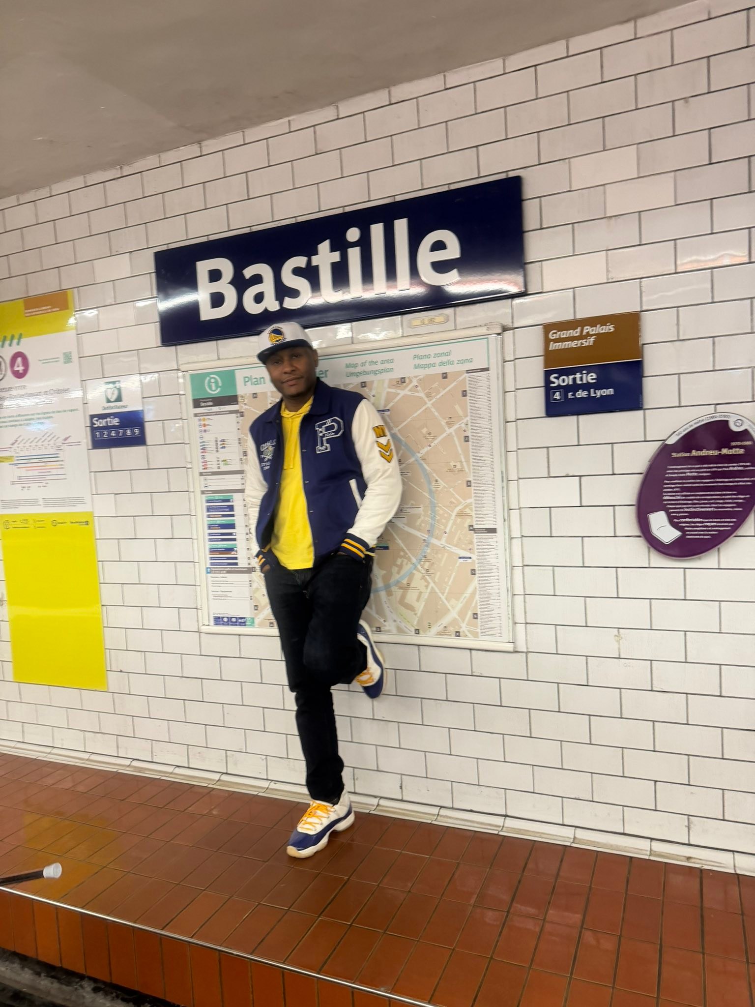 User shows off international style | Paris, Île-de-France