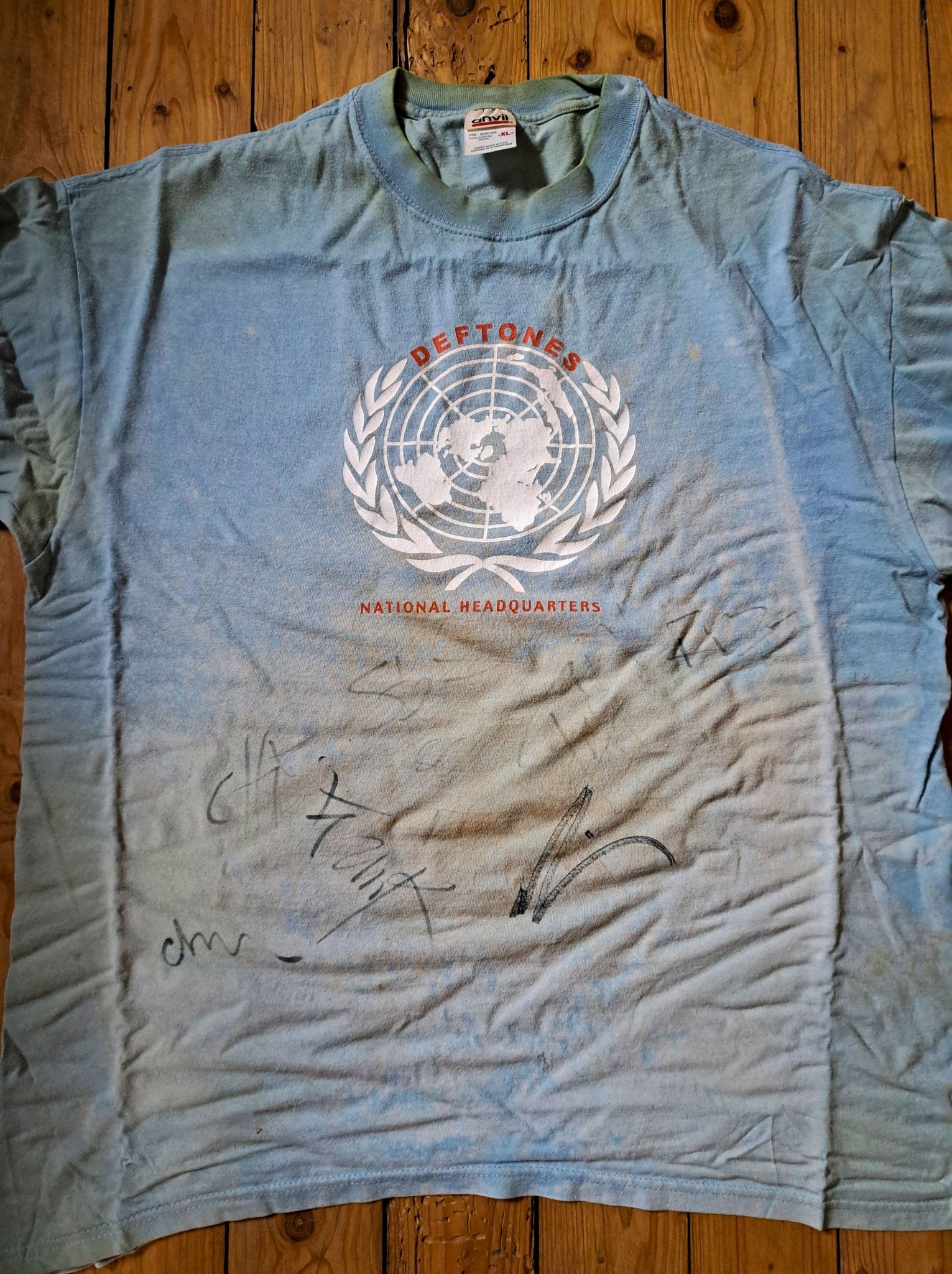 Deftones signed tour shirt from 2006 Soulfly tour
