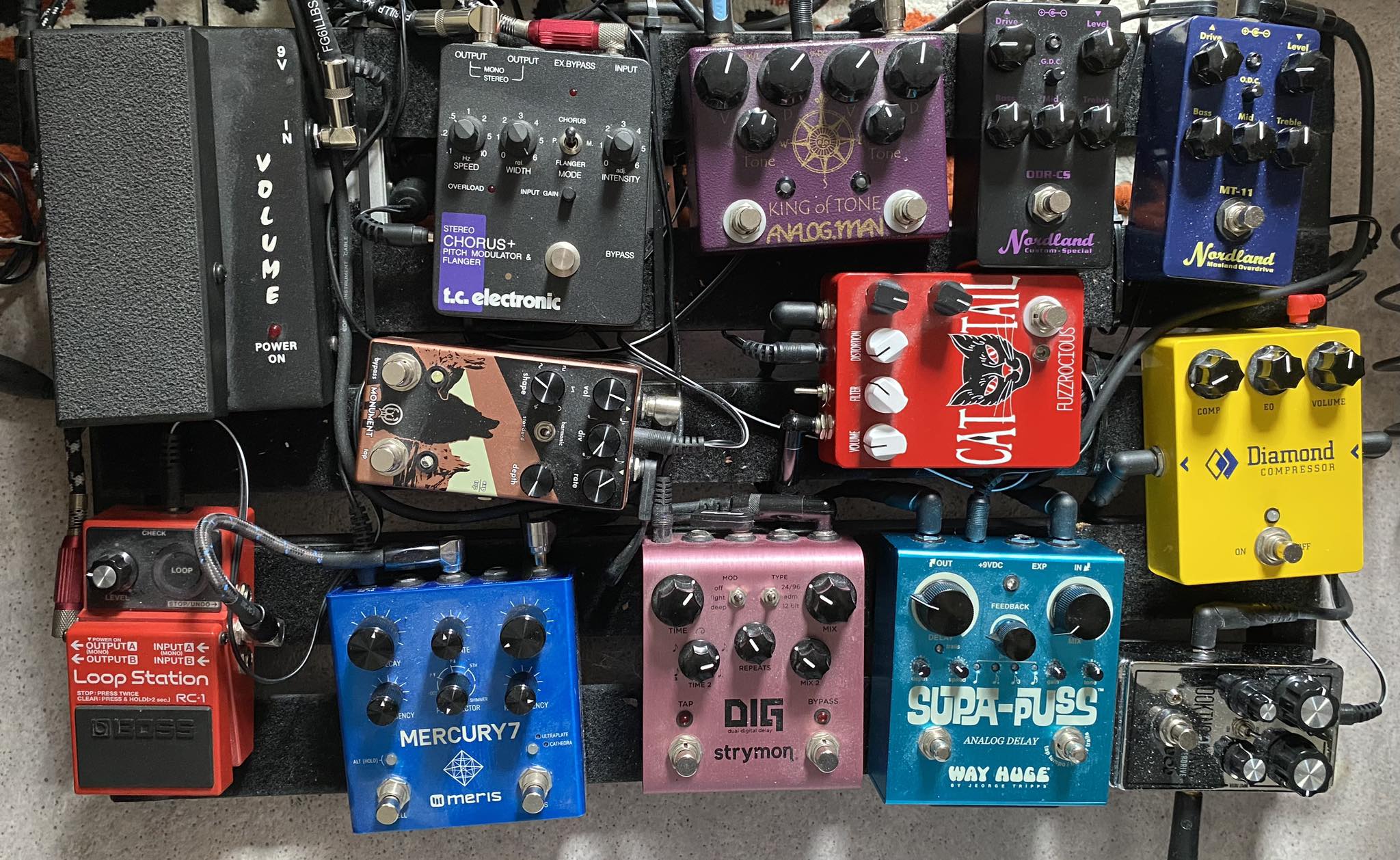 Michael Landau's inspired pedalboard with Voodoo-1 and other effects