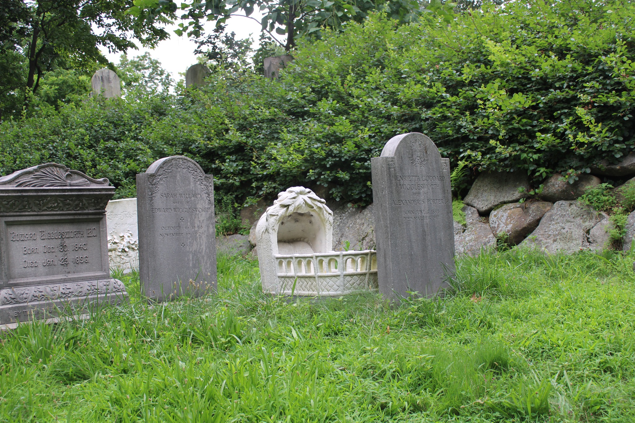Little Mary Wigglesworth's Victorian cradle monument in Mount