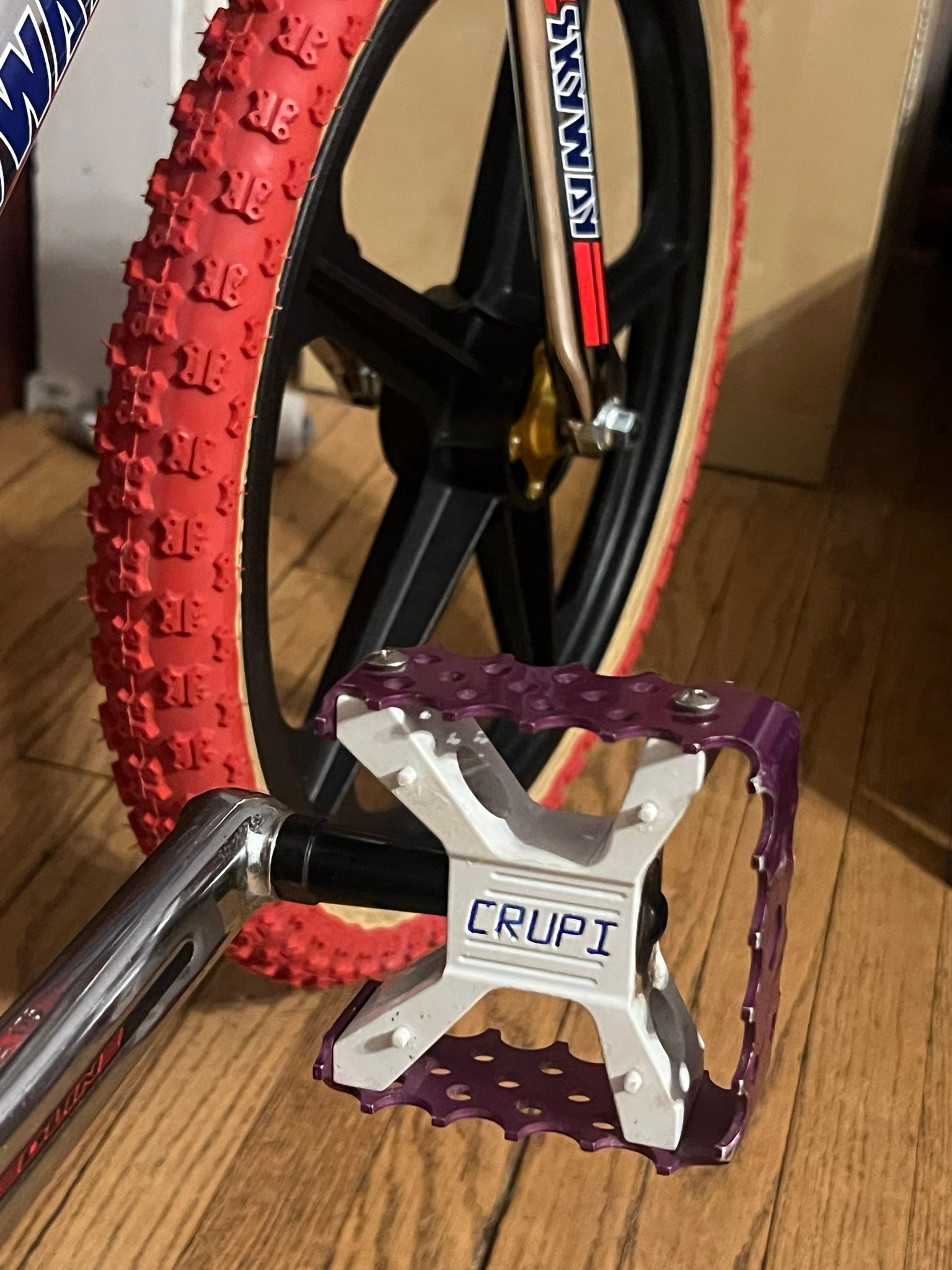 Where to find Crupi square cages in red or blue for BMX bike