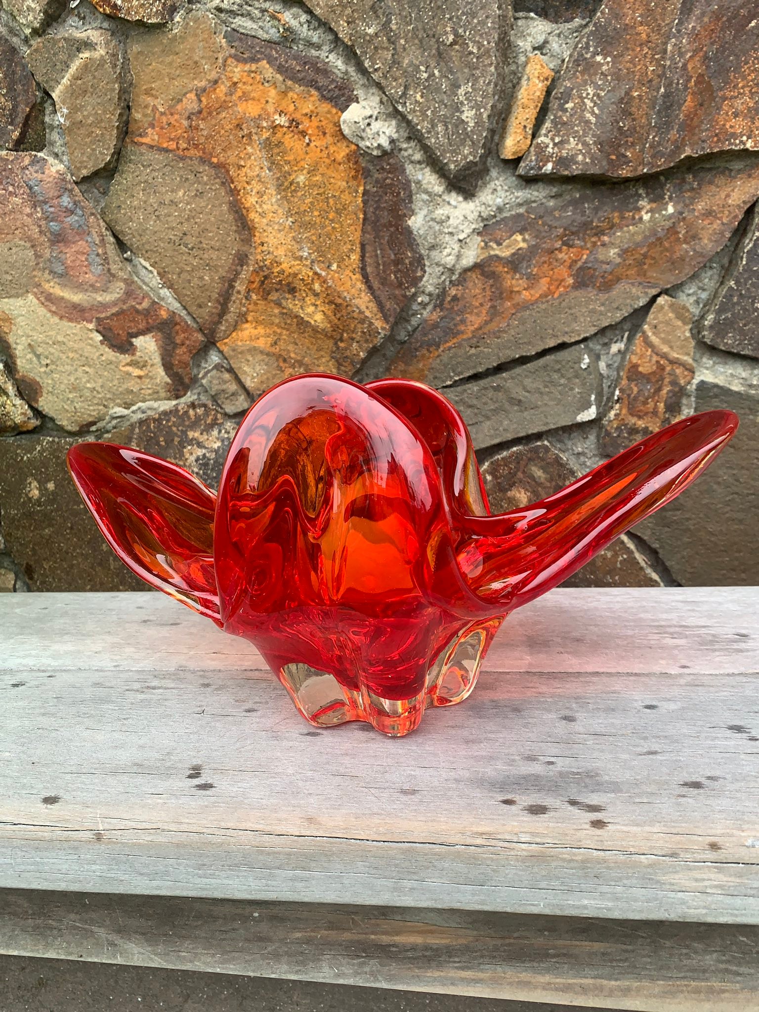 How to identify Iwatsu Hineri art glass piece from 1970s