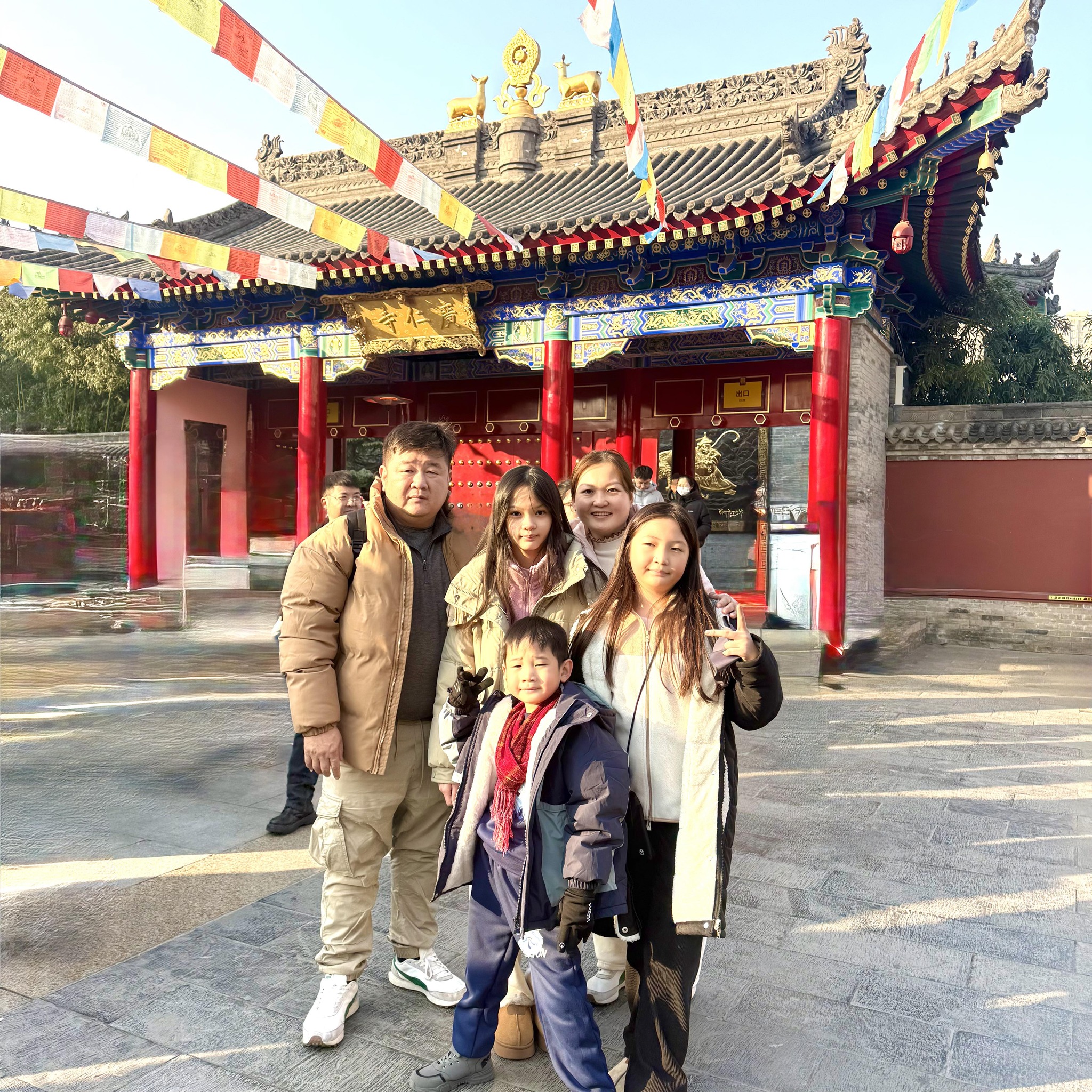 两只小🐑表姐妹👭 世界很大，幸福很小 有你陪伴，一切都刚刚好 💛 一起长大，一起疯闹 把平凡的日子过成闪闪发光的回忆 #姐妹时光 #表姐妹 ...