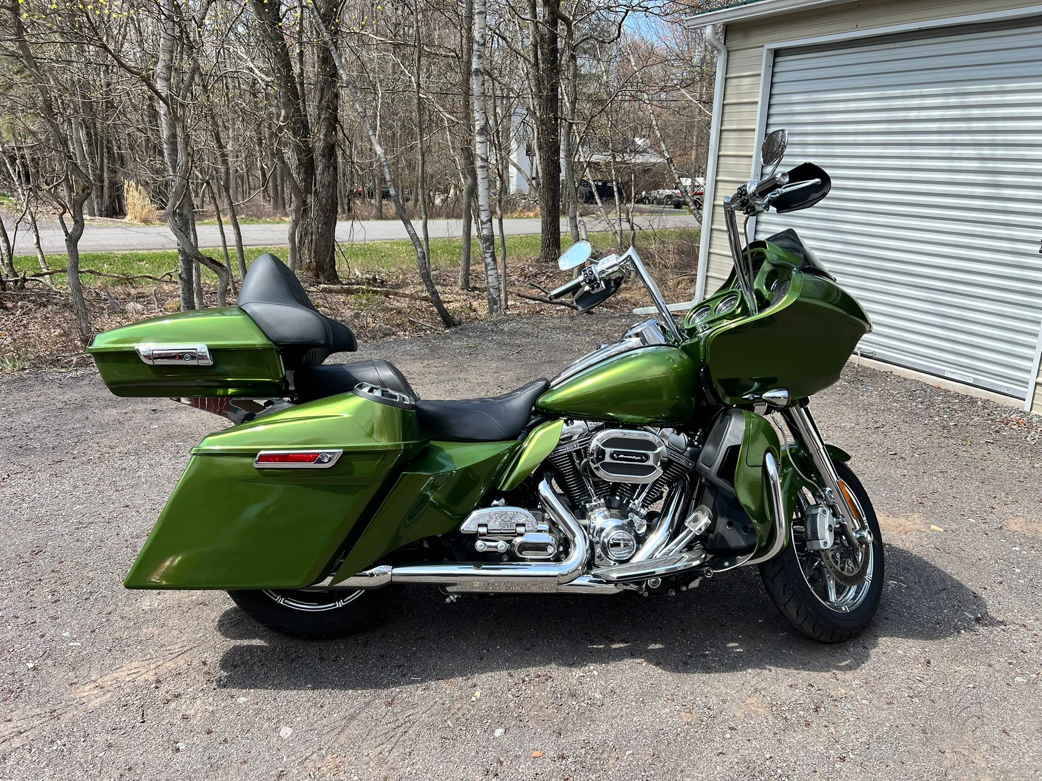 Who makes the 24 & up chopped tourpak backrest pad with armrests?