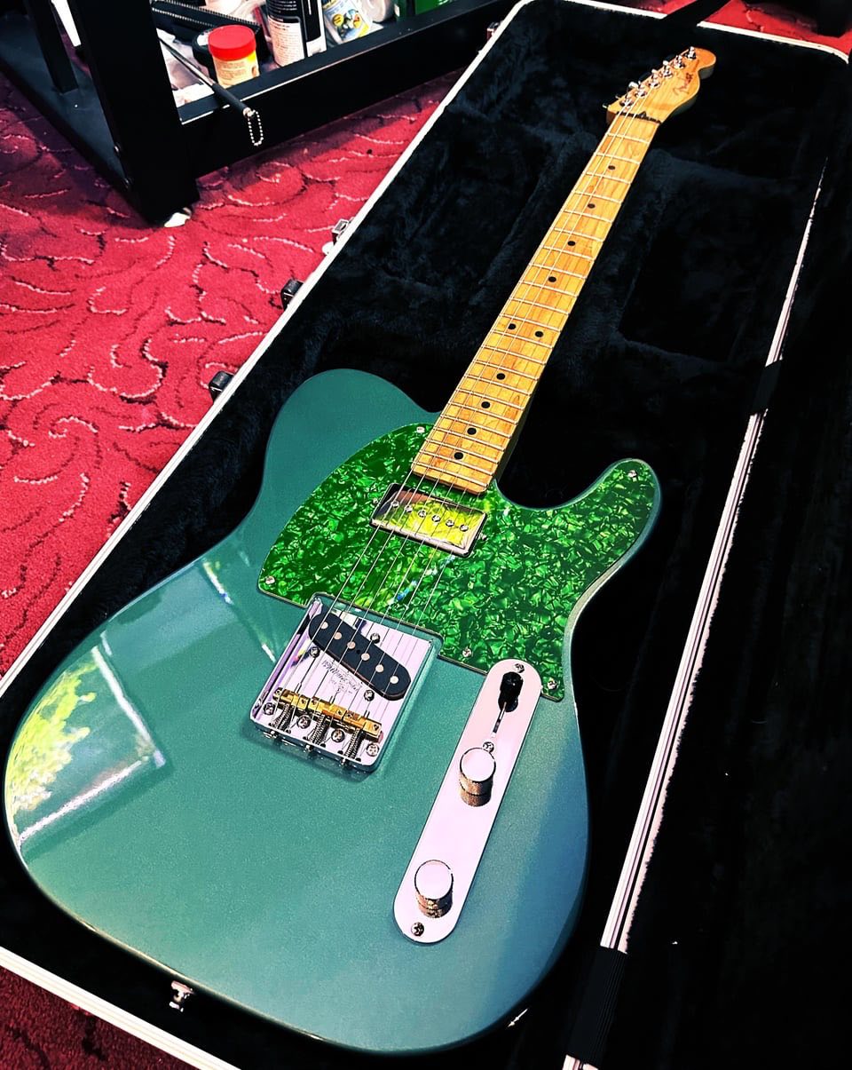 My current build. Seymour Duncan Phat Cat P90 On/off switch only