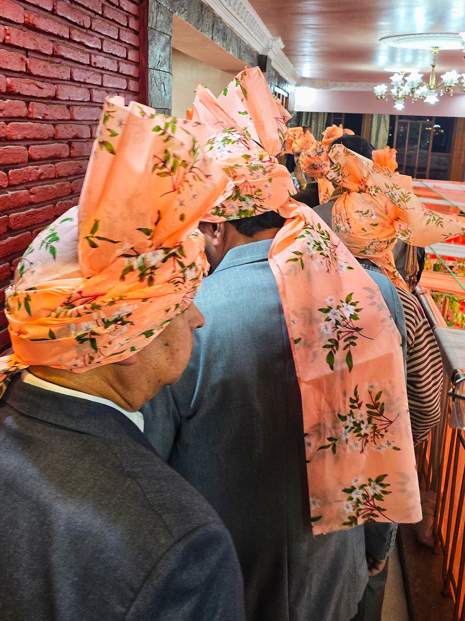 formal dress for men with turban mezuniyet elbisesi