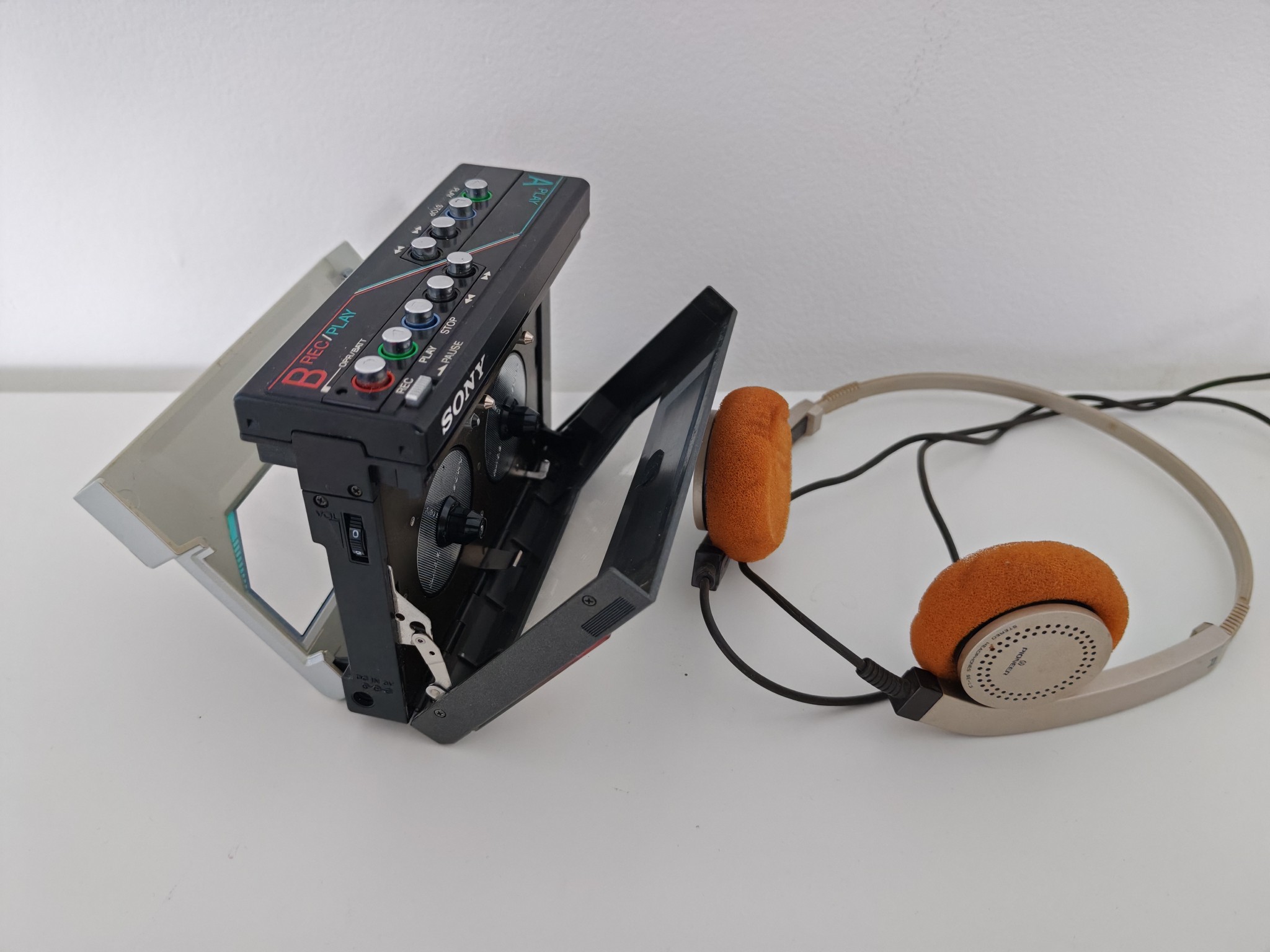 Sony MDR-W30 headphones for vintage Walkman