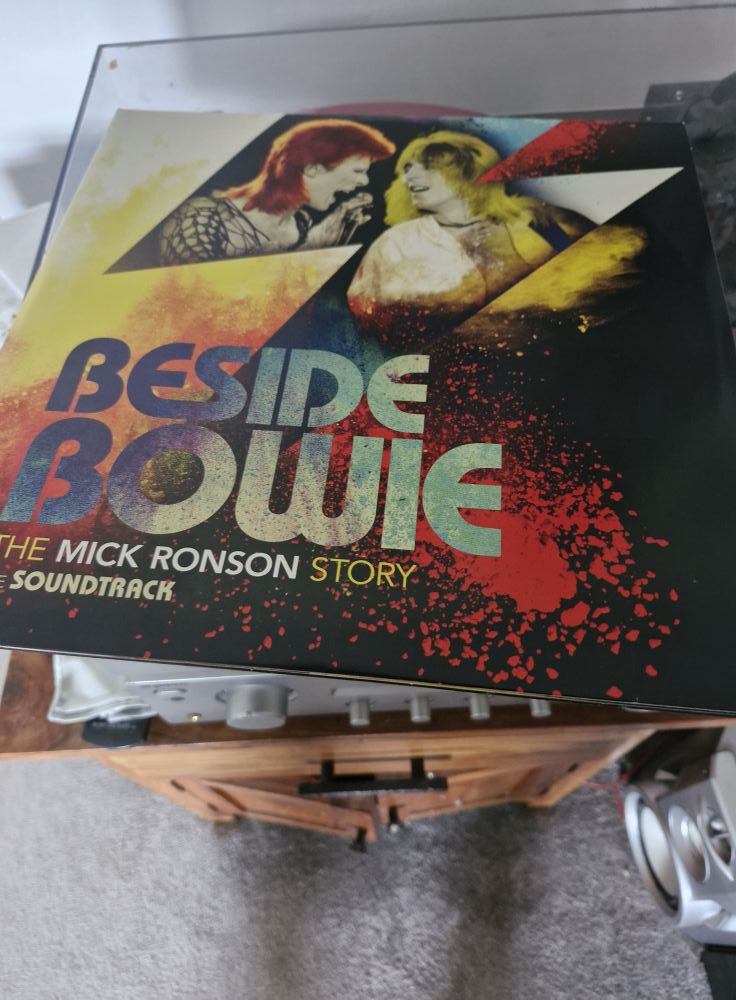 Epic performance from Mick Ronson♥️♥️♥️ #mickronson #davidbowie