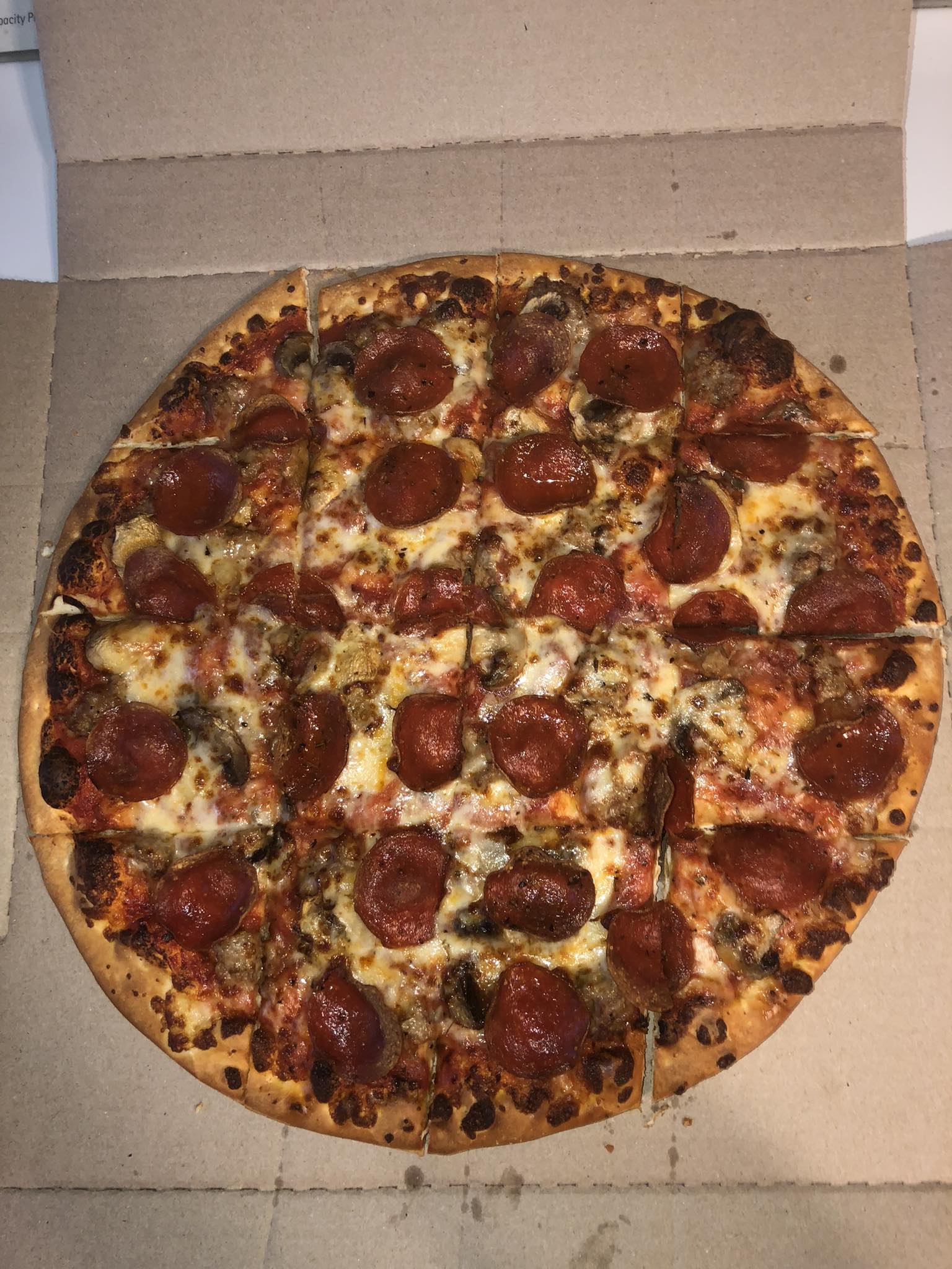 Munchie's pizza special in Aurora, IL