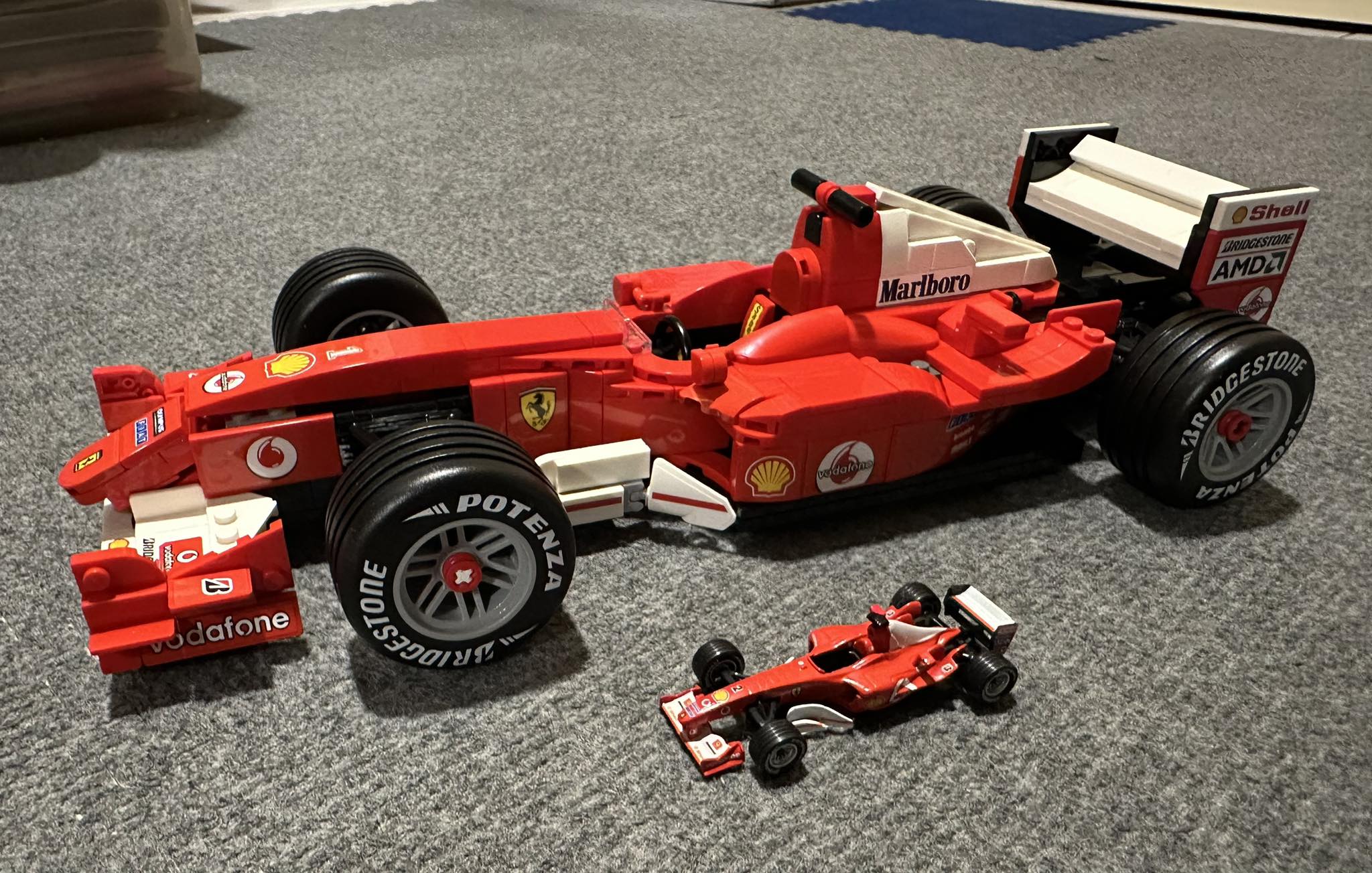 LEGO Ferrari F2004 vs Kyosho 1/64 F2003-GA