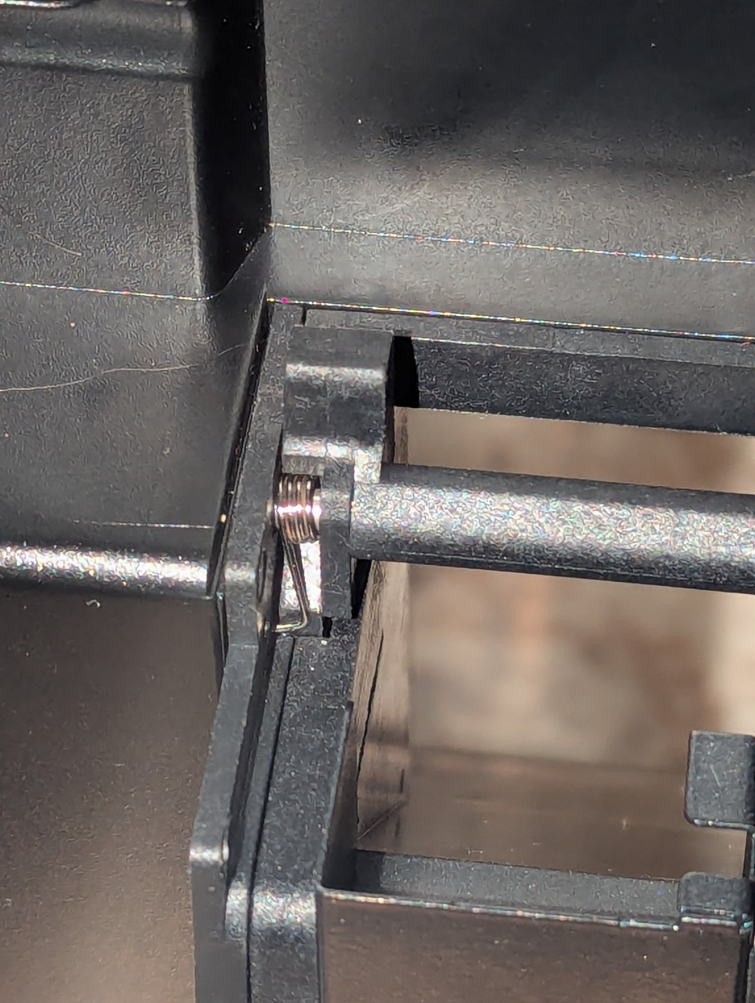 How to position spring in FlashForge Adventurer 3D printer's poop