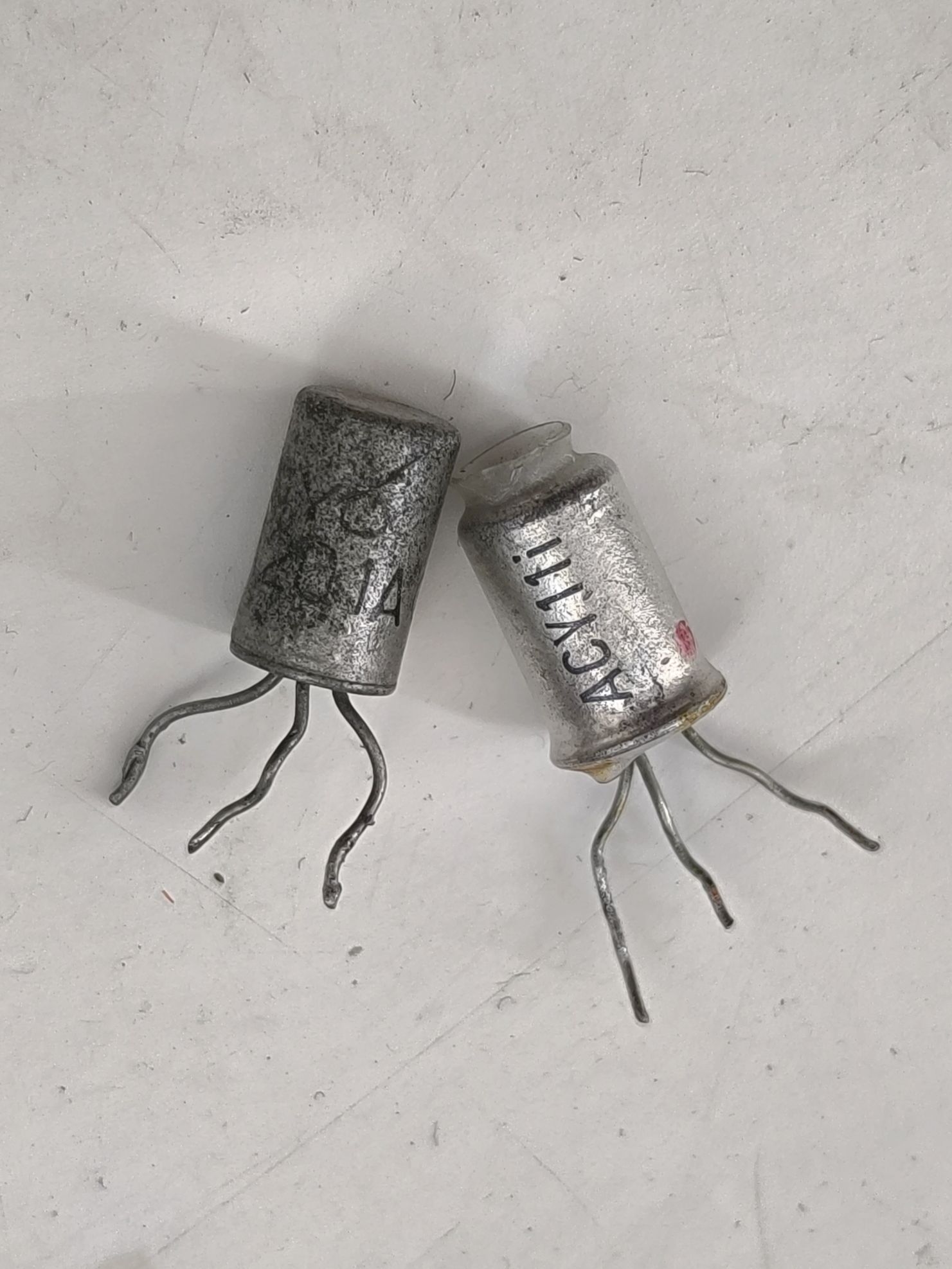 Identify vintage fuzz face pedal with germanium transistors?