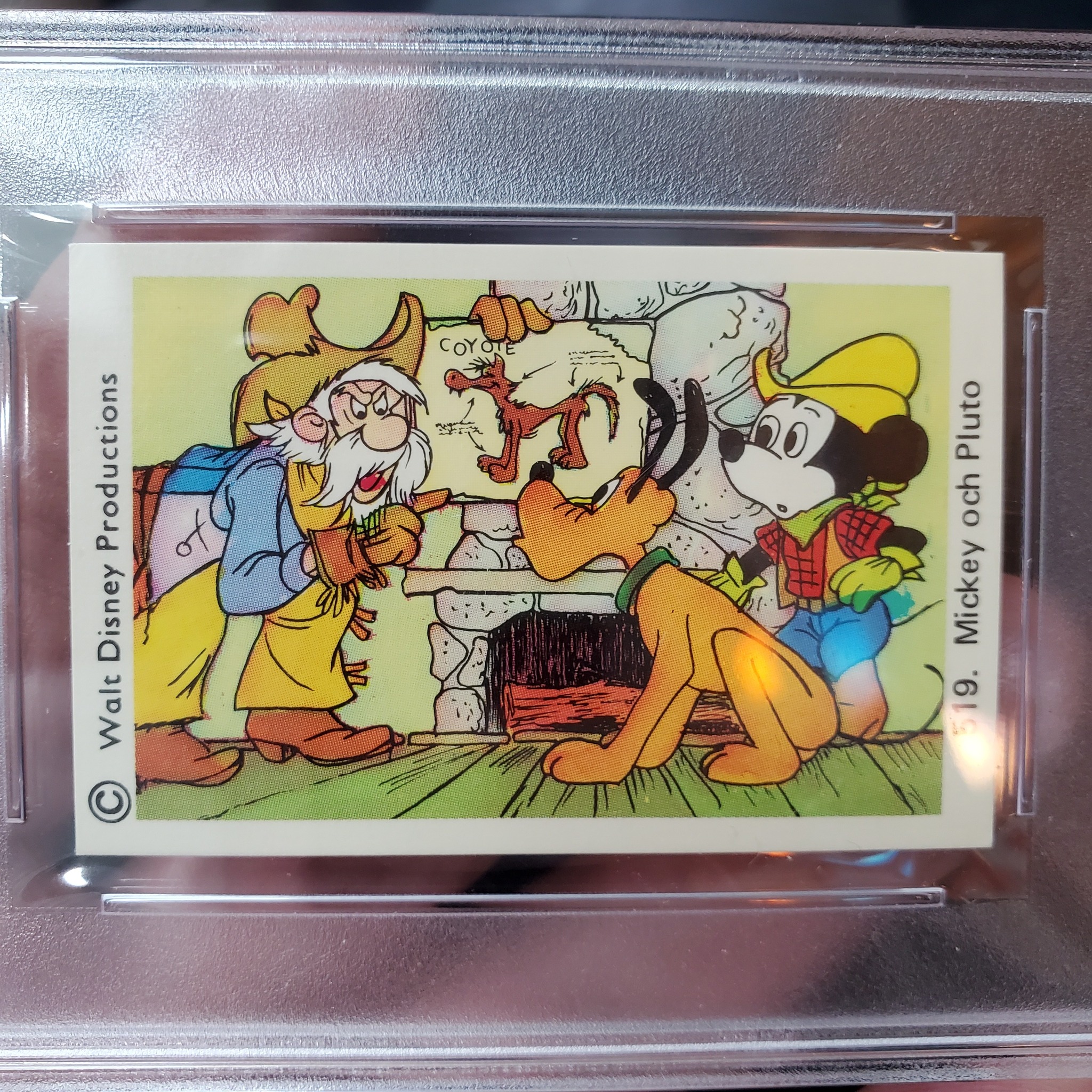 ミッキー　4 Rare 1973-76 Disney Mickey Mouse card graded VG-EX 4
