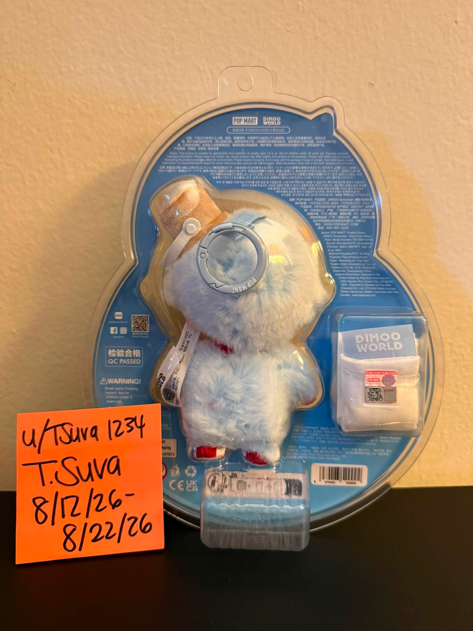 Dimoo Snowman Vinyl Plush Blister pack. Comes with little storage