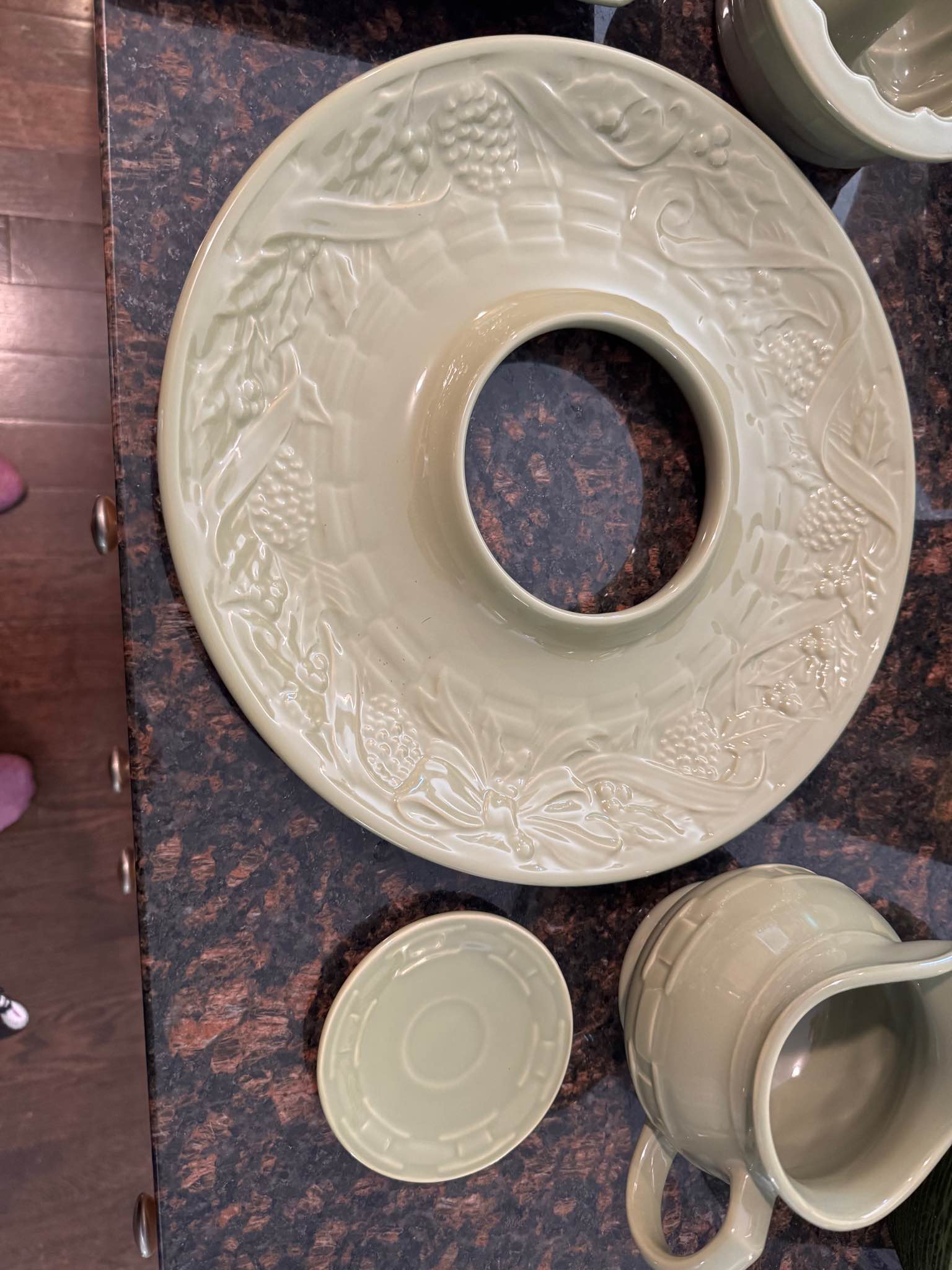 Longaberger Pottery Bundle - Dinnerware Sets - Shepherdstown, West  display picture 1