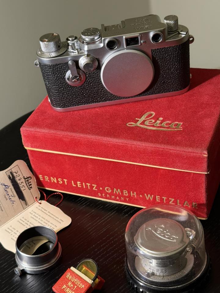 Leica Deluxe3 写真確認 Leica camera find with mysterious serial number and accessories