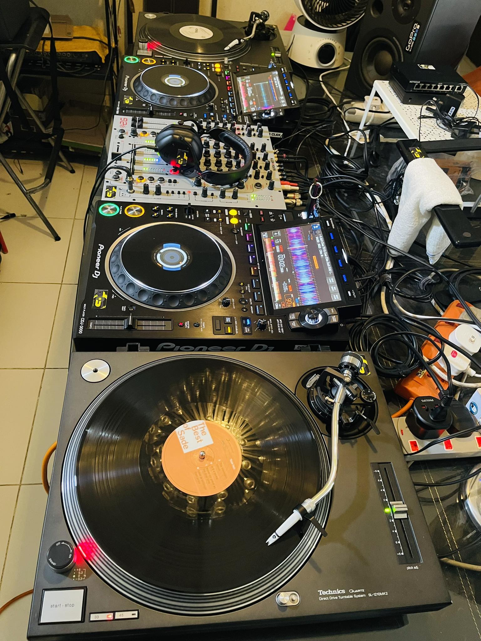 Technics MKIIs and Pioneer CDJ3000s with Xone 92 mixer