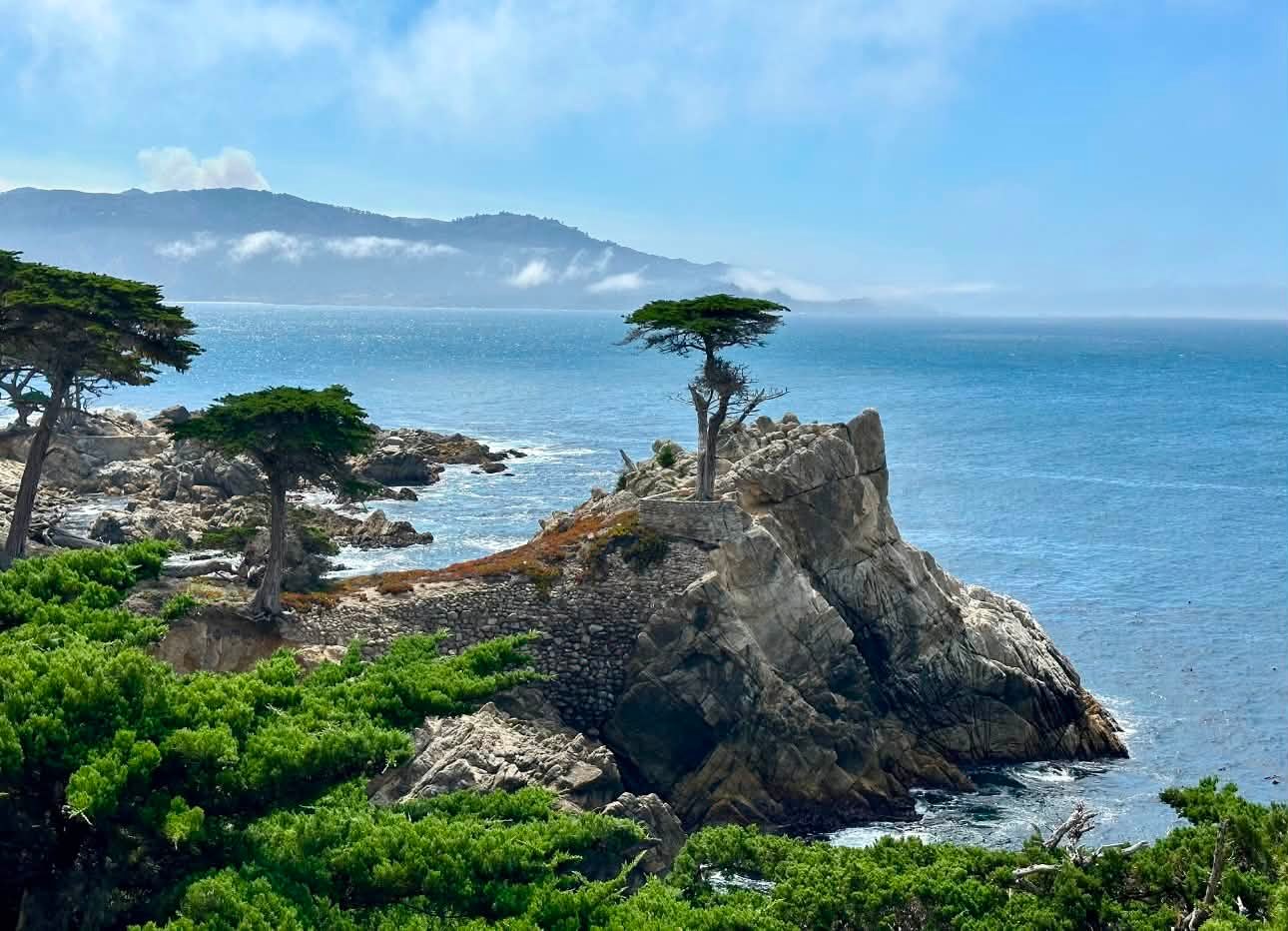 Pebble Beach wins the prize for its unique, rugged coastline & oceanfront golf courses 🏆🌊🧡⛳️ so beautiful 🌟 At the Lodge / Stillwater Grill for lunch