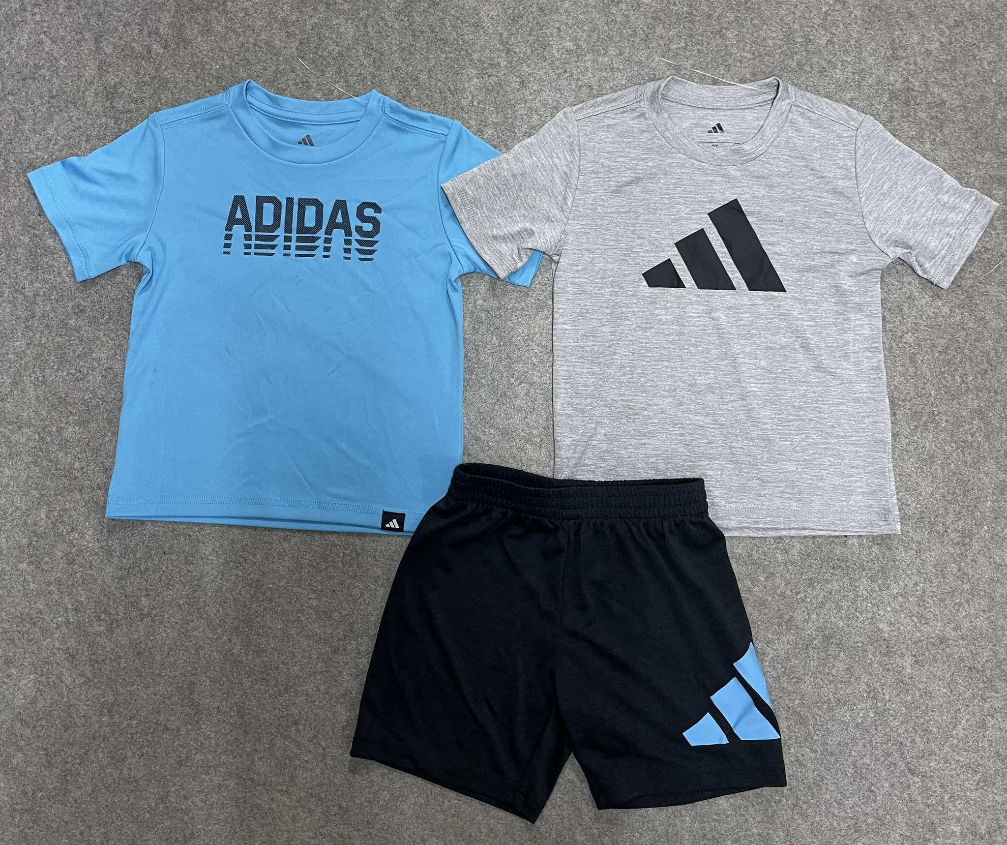 杏花村adidas得番呢兩款同size