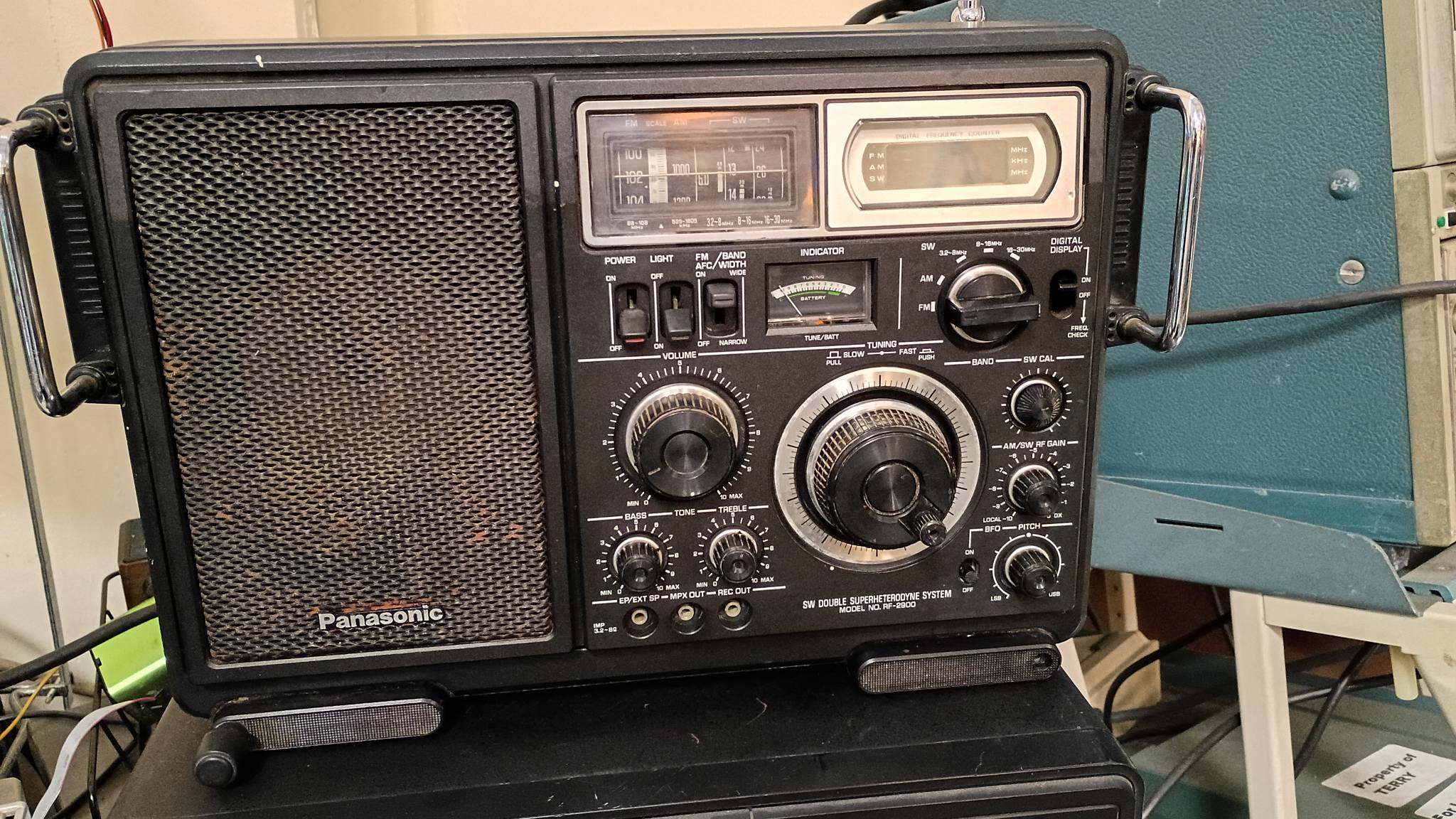 Panasonic rf-1115 and rf-1010 radios compared