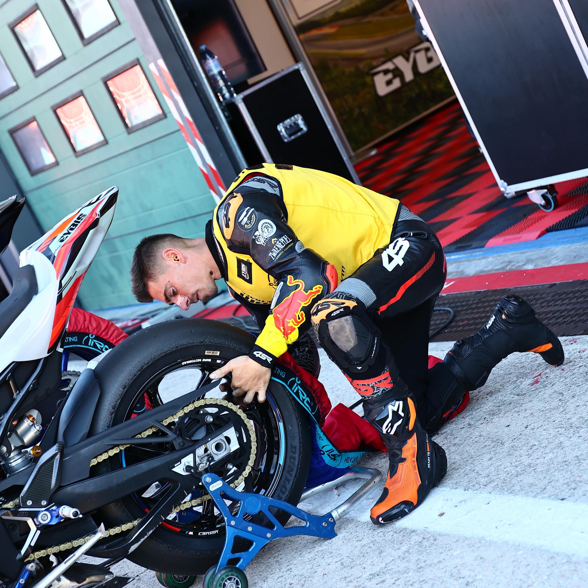Downloading last track/event of the season with the EYBIS family # ...