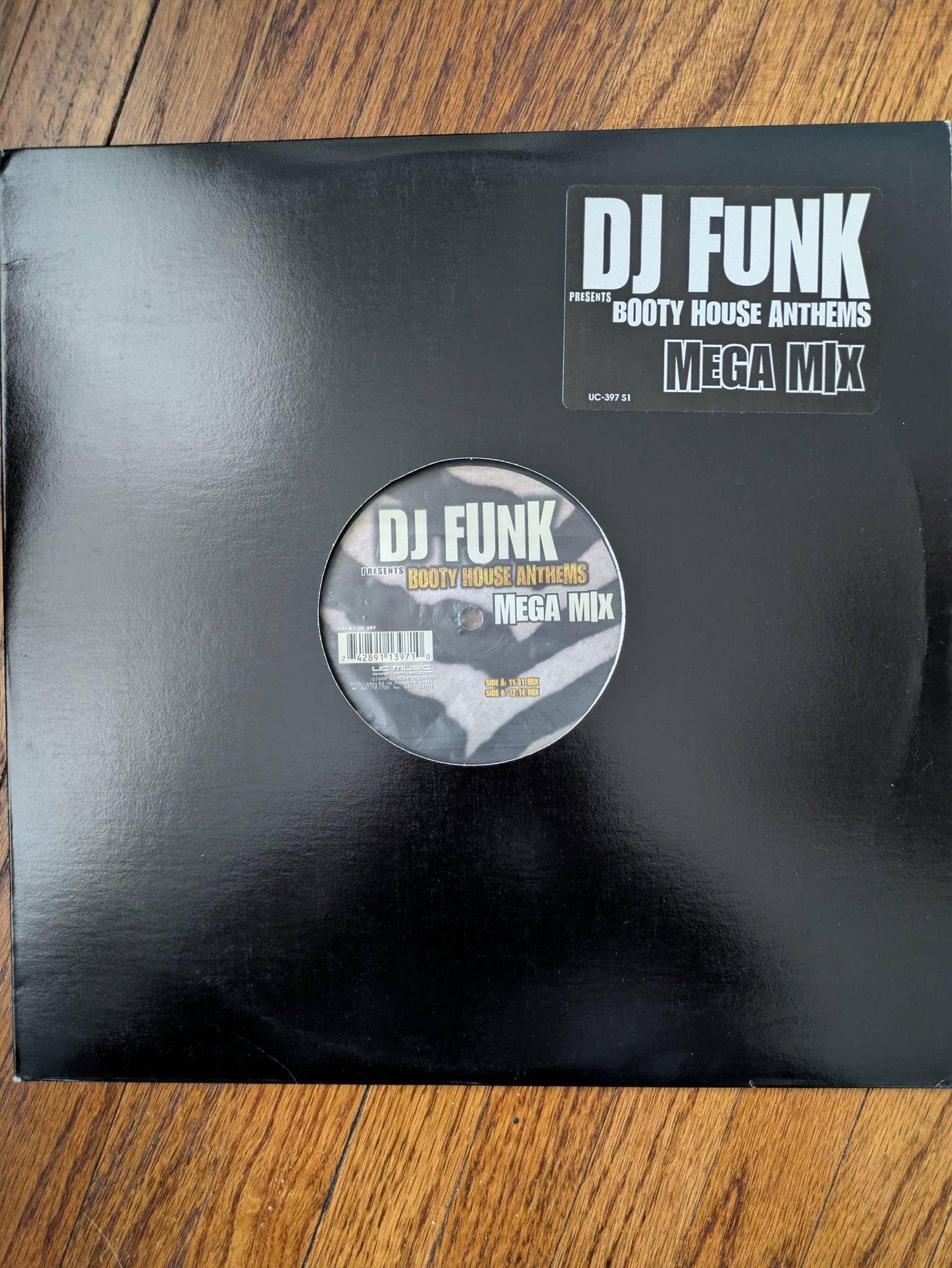 Dee... Jay.... FUUUUUNK!
