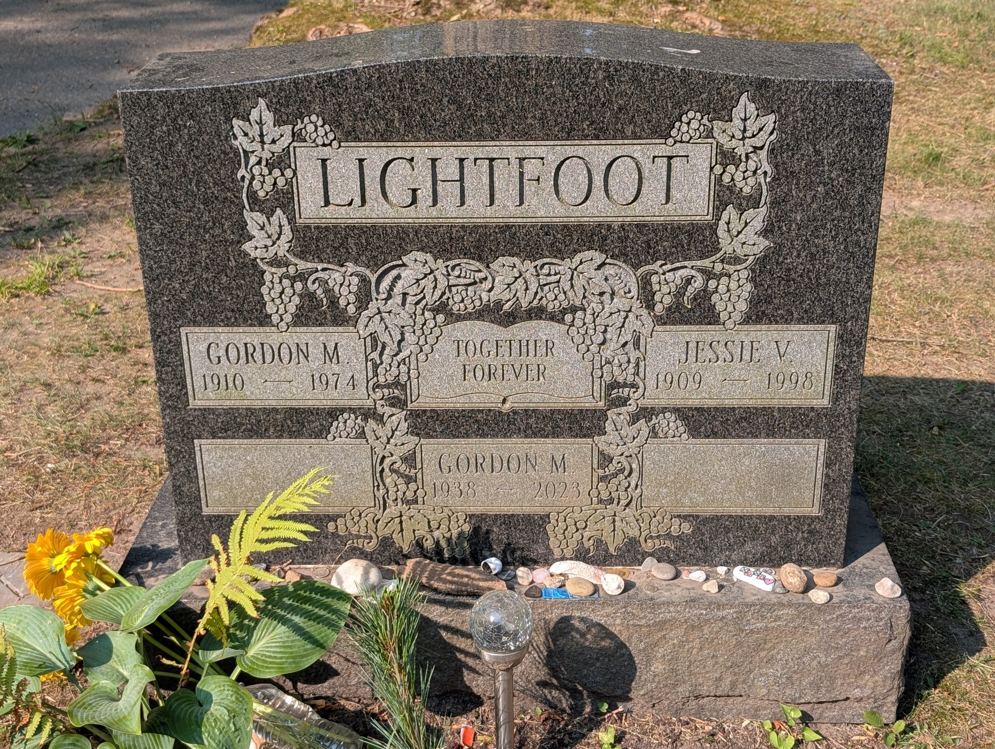 Grave of famous singer songwriter in Orillia