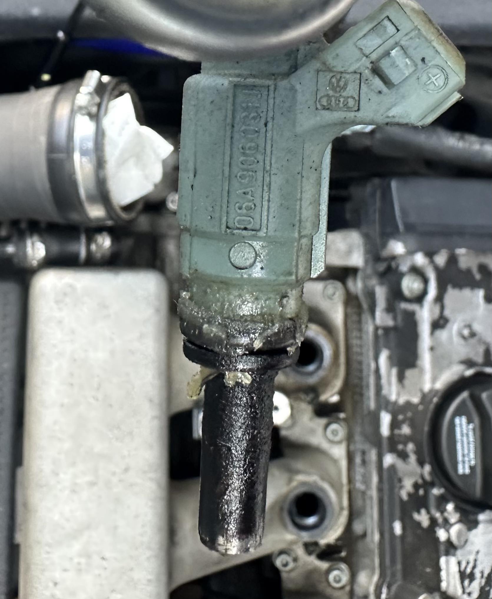 Genuine Set Of 4 Bosch OEM Fuel Injectors – 2001-2002 Audi TT Quattro 1.8L Turbo (Remanufactured)