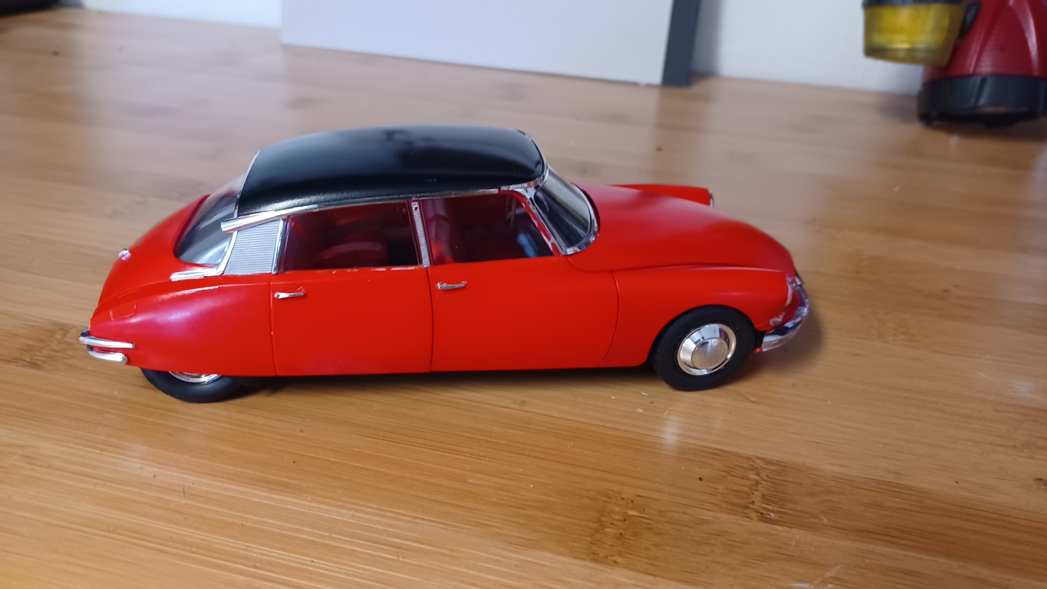Ebbro Citroen DS19 model kit review