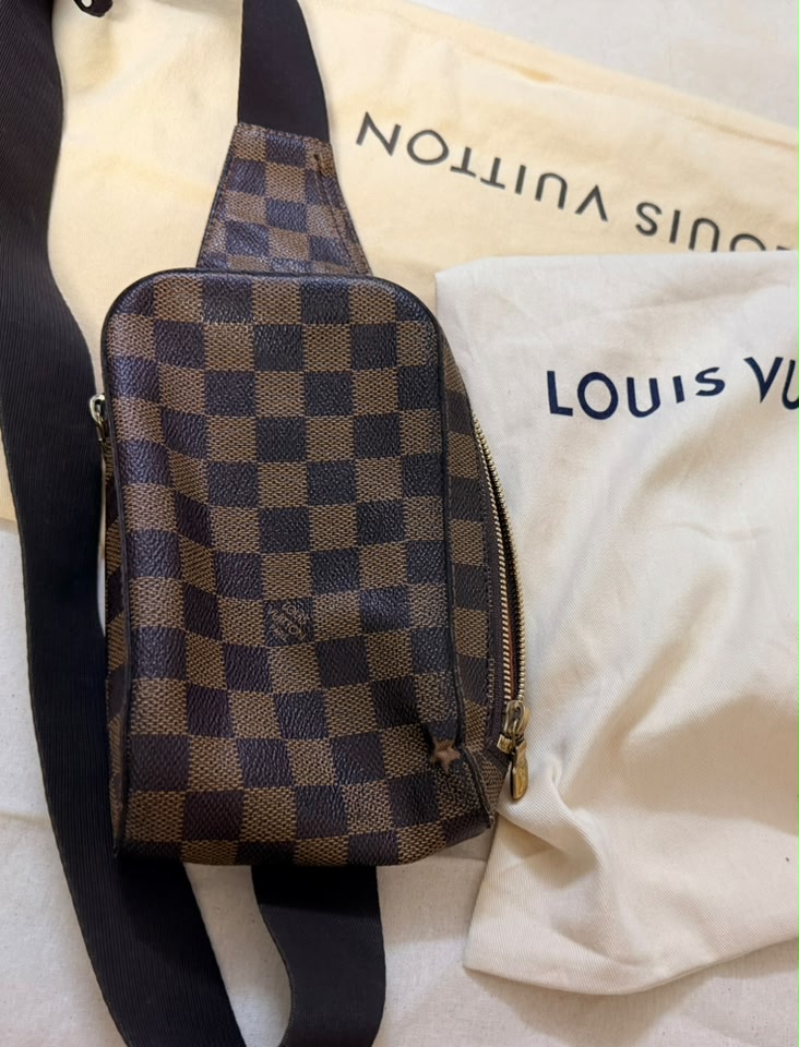 lululemon belt bag seal grey Everywhere Wordmark Crossbody 1L Color:Craw This item has a Fiesta The North Face Crestone