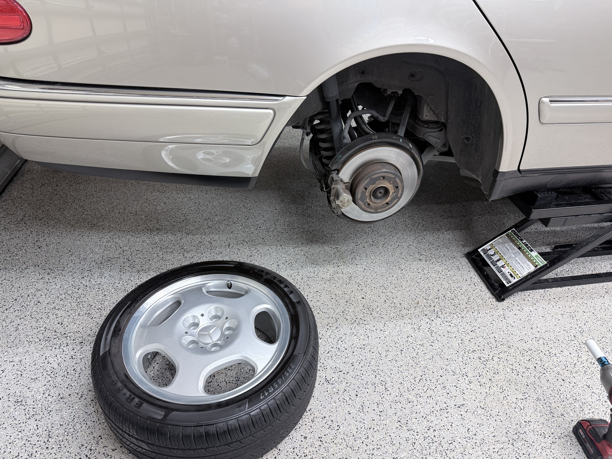 Hello, do someone know the lenght and width of wheel bolts for OEM 