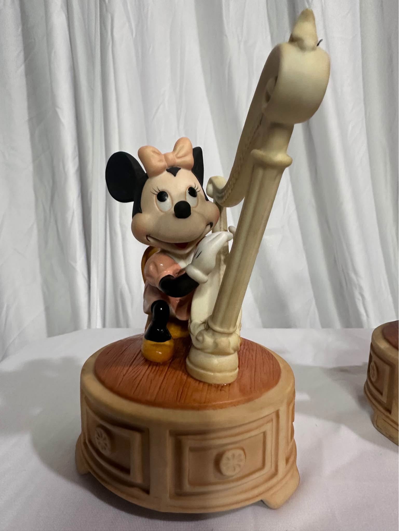Two gun Mickey collectible from Missouri