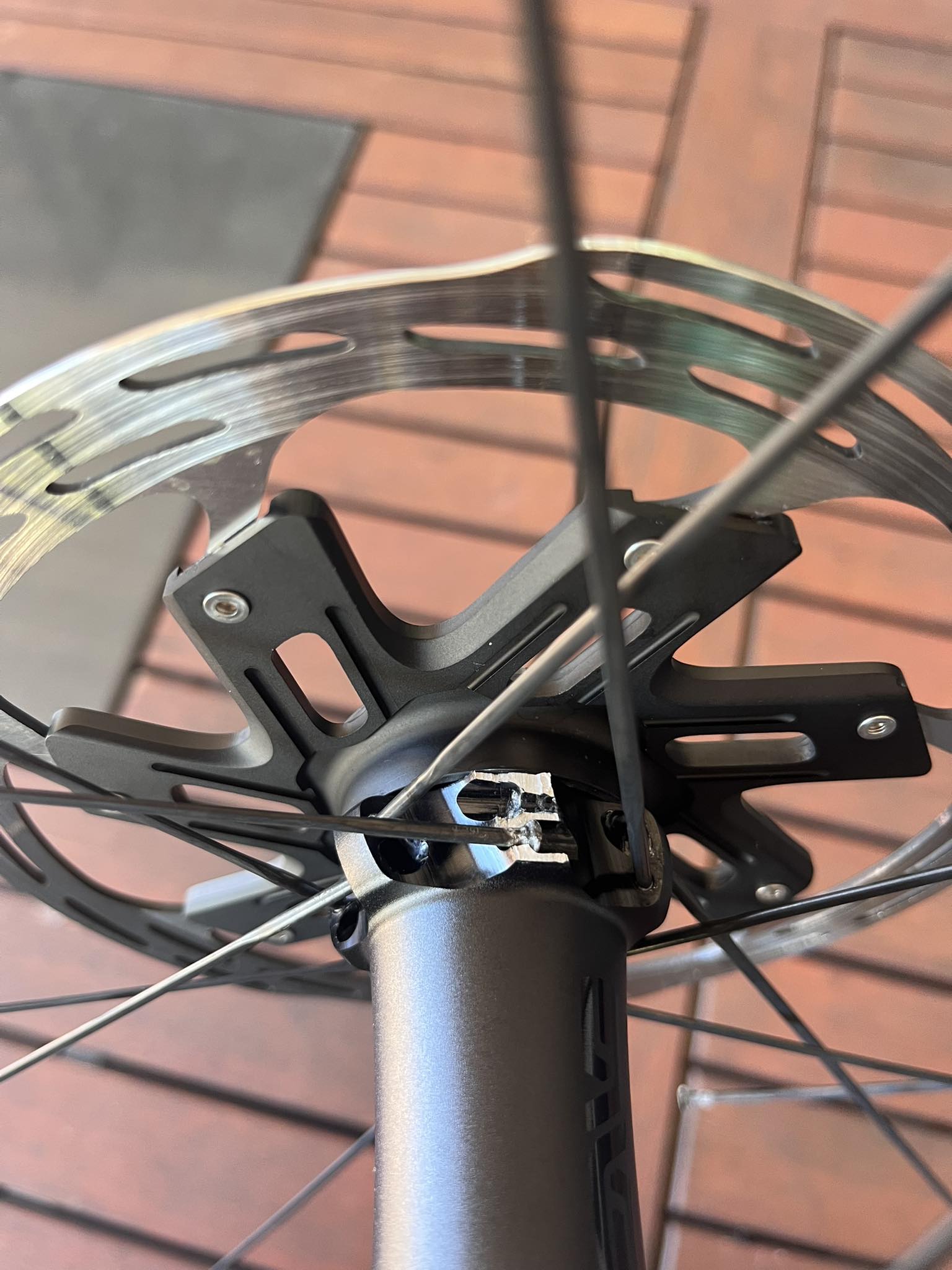 Anyone had this issue with Enve hubs? Looks like a casting