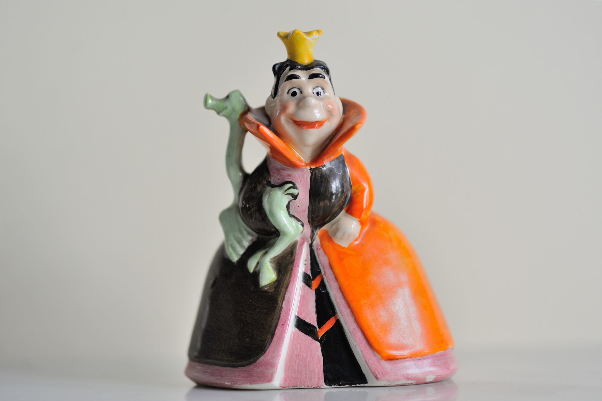 Minifigure of the Day – Queen of Hearts (DIS098) The ill-tempered