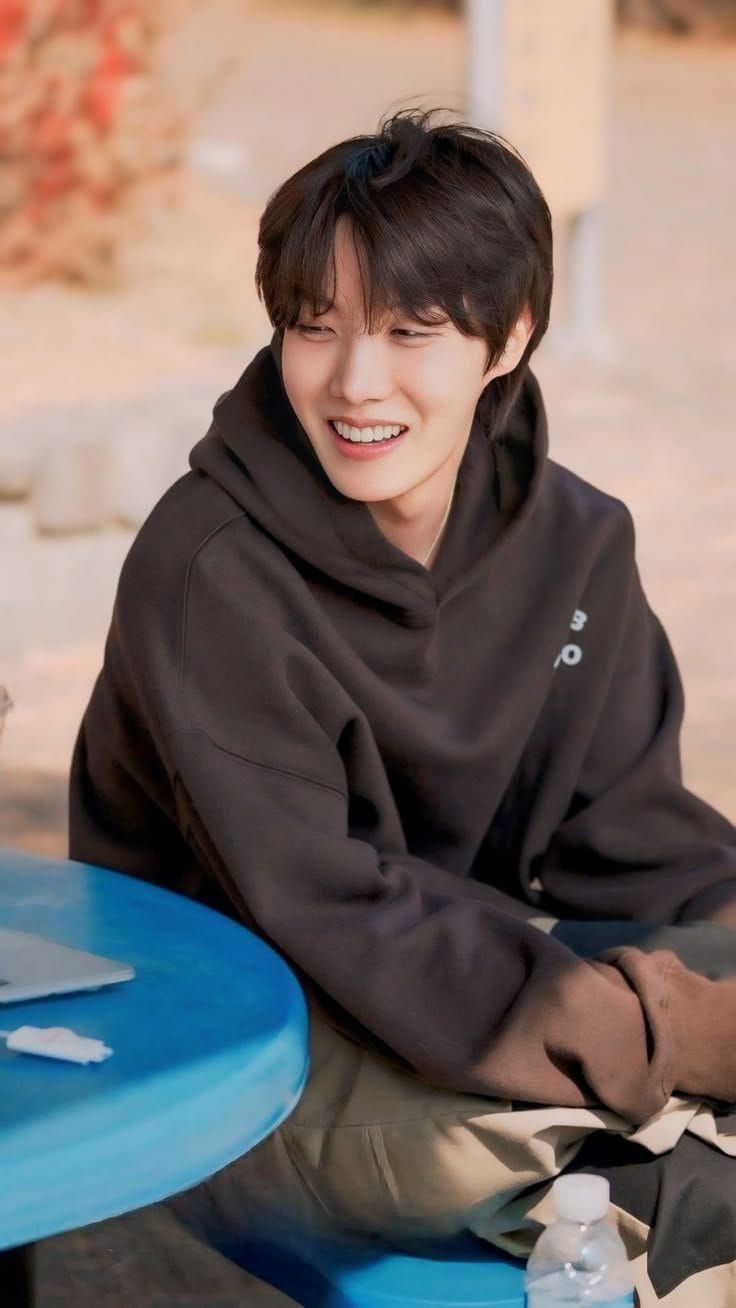 📸[SCANS]🍀 Imágenes de #jhope extraídas del 'BTS Memories of 2018