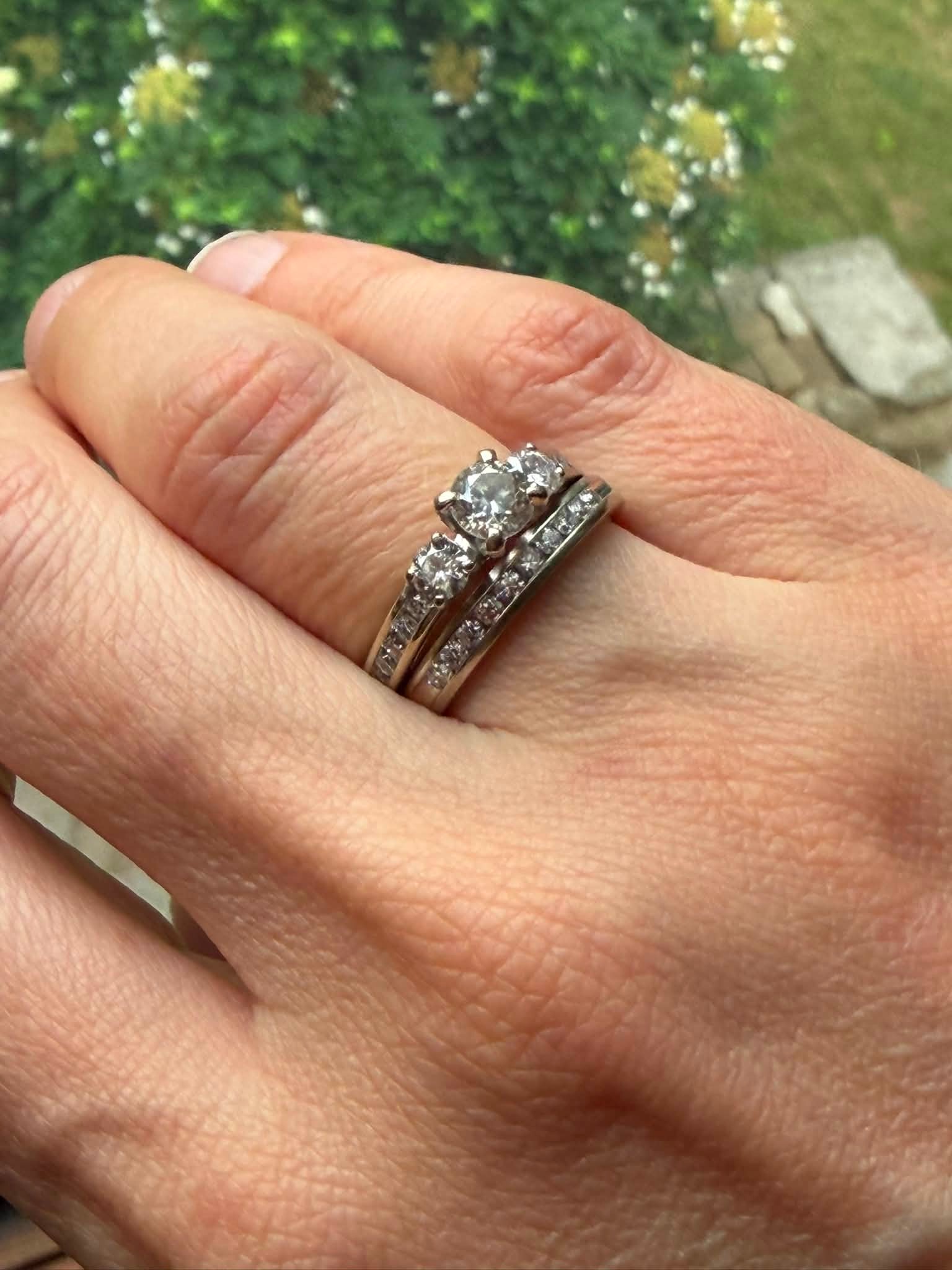 Ladies 18k/14kt white gold cushion halo wedding set. The ring is 