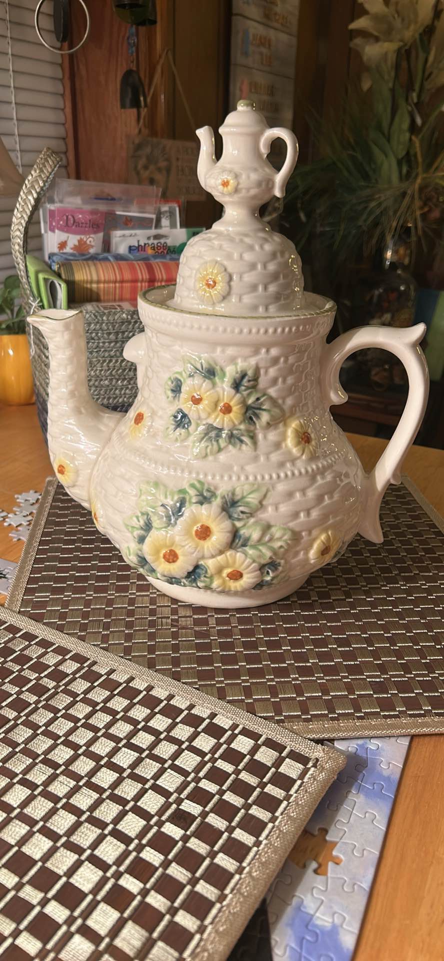 Rare Vintage Large basketweave Ceramic Daisy Floral Teapot cookie